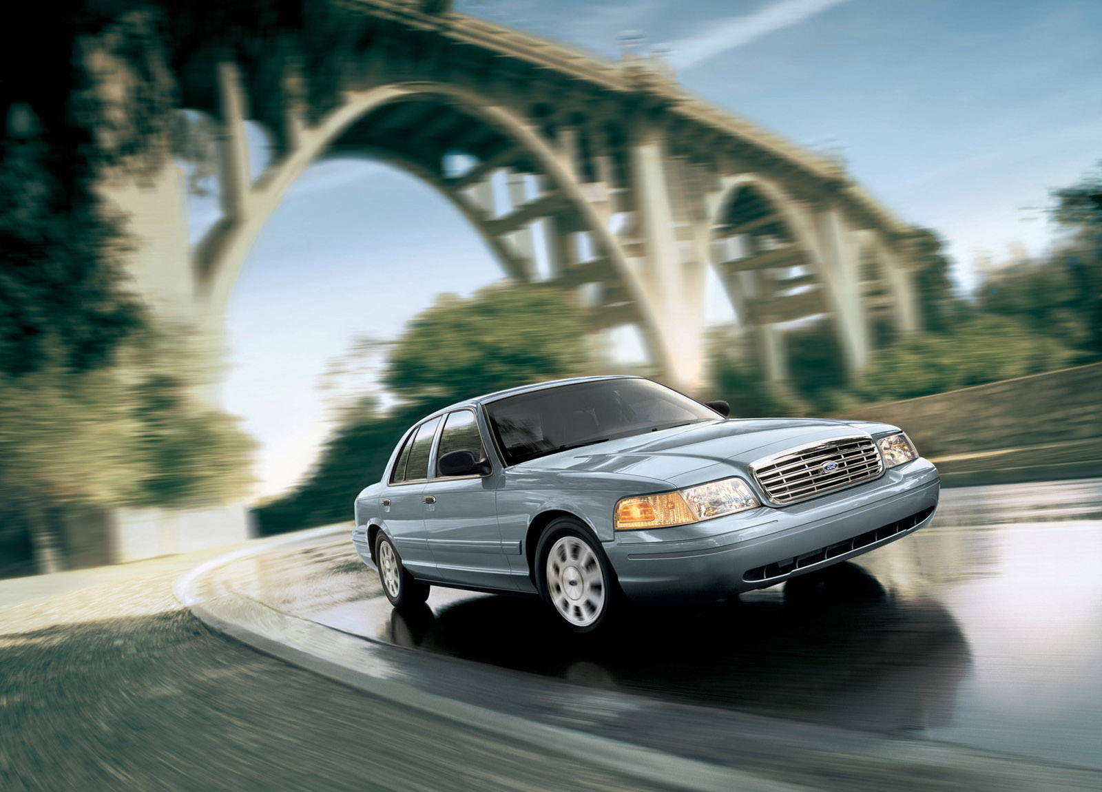 Ford Crown Victoria photo #2