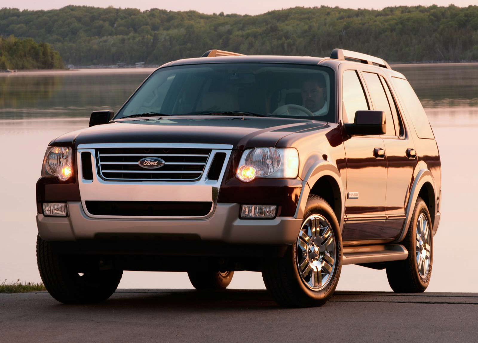 Ford Explorer photo #1