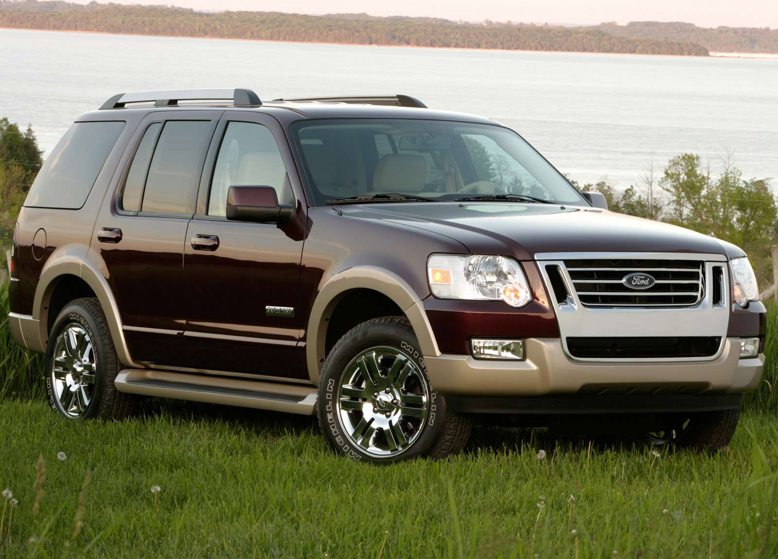 Ford Explorer photo #2