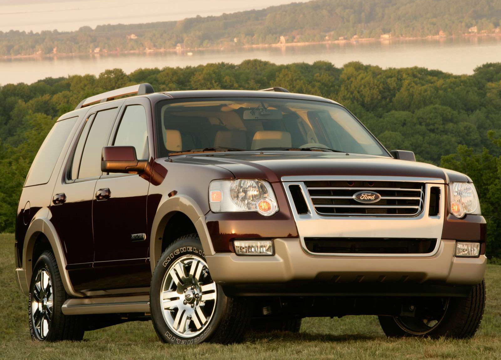 Ford Explorer photo #3