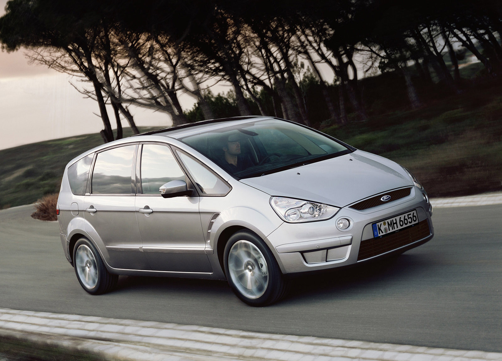 Ford S-MAX photo #1