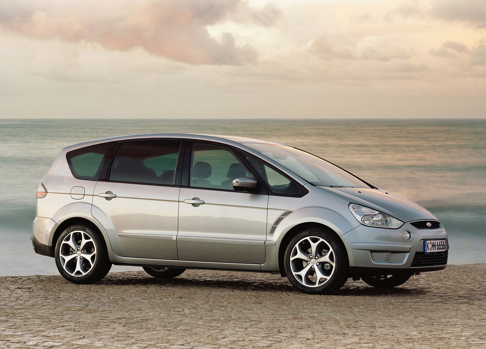 Ford S-MAX photo #3