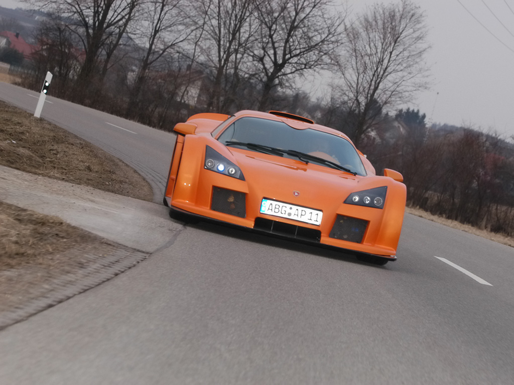 Gumpert Apollo photo #2