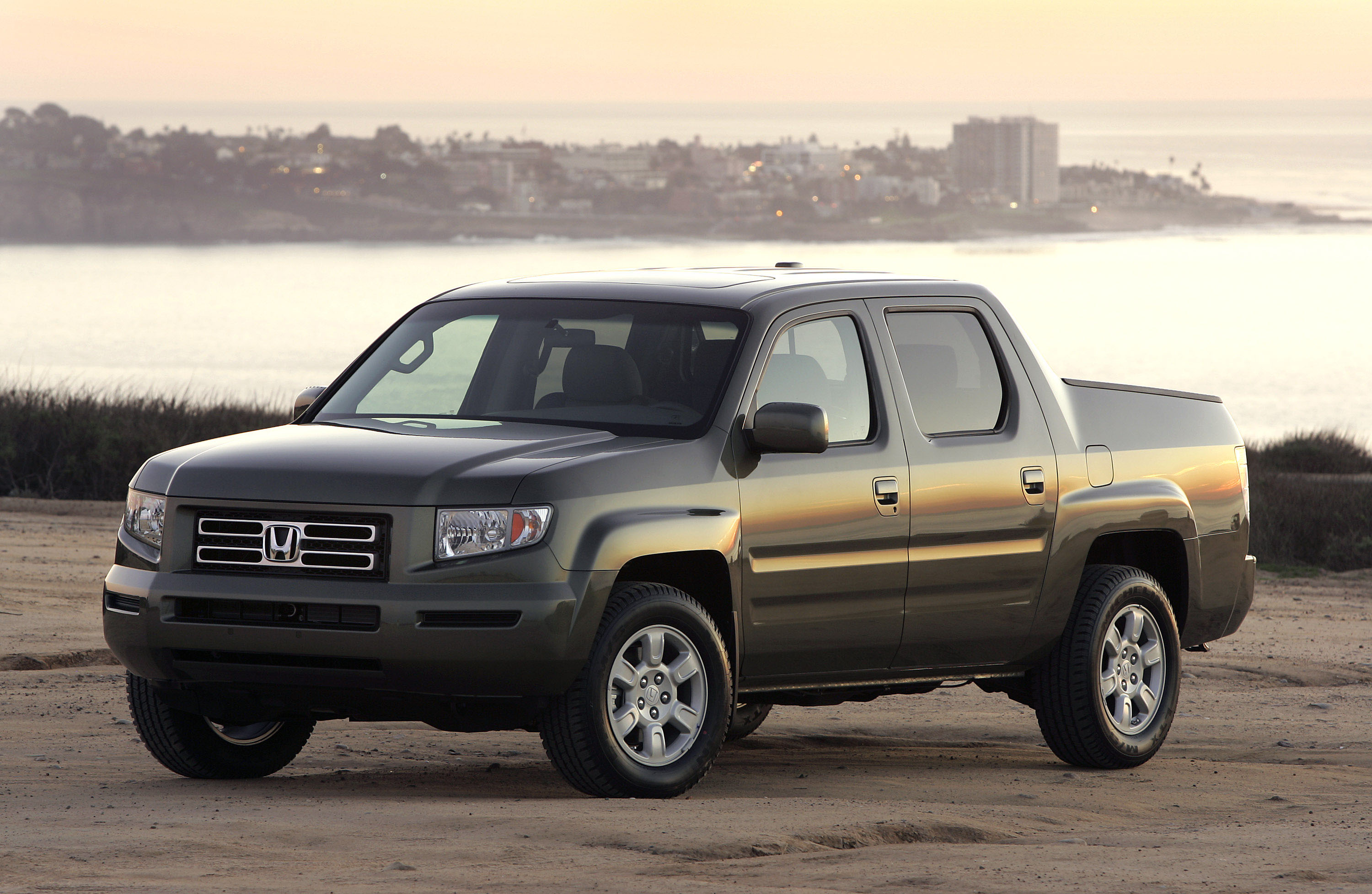 Honda Ridgeline RTL photo #24