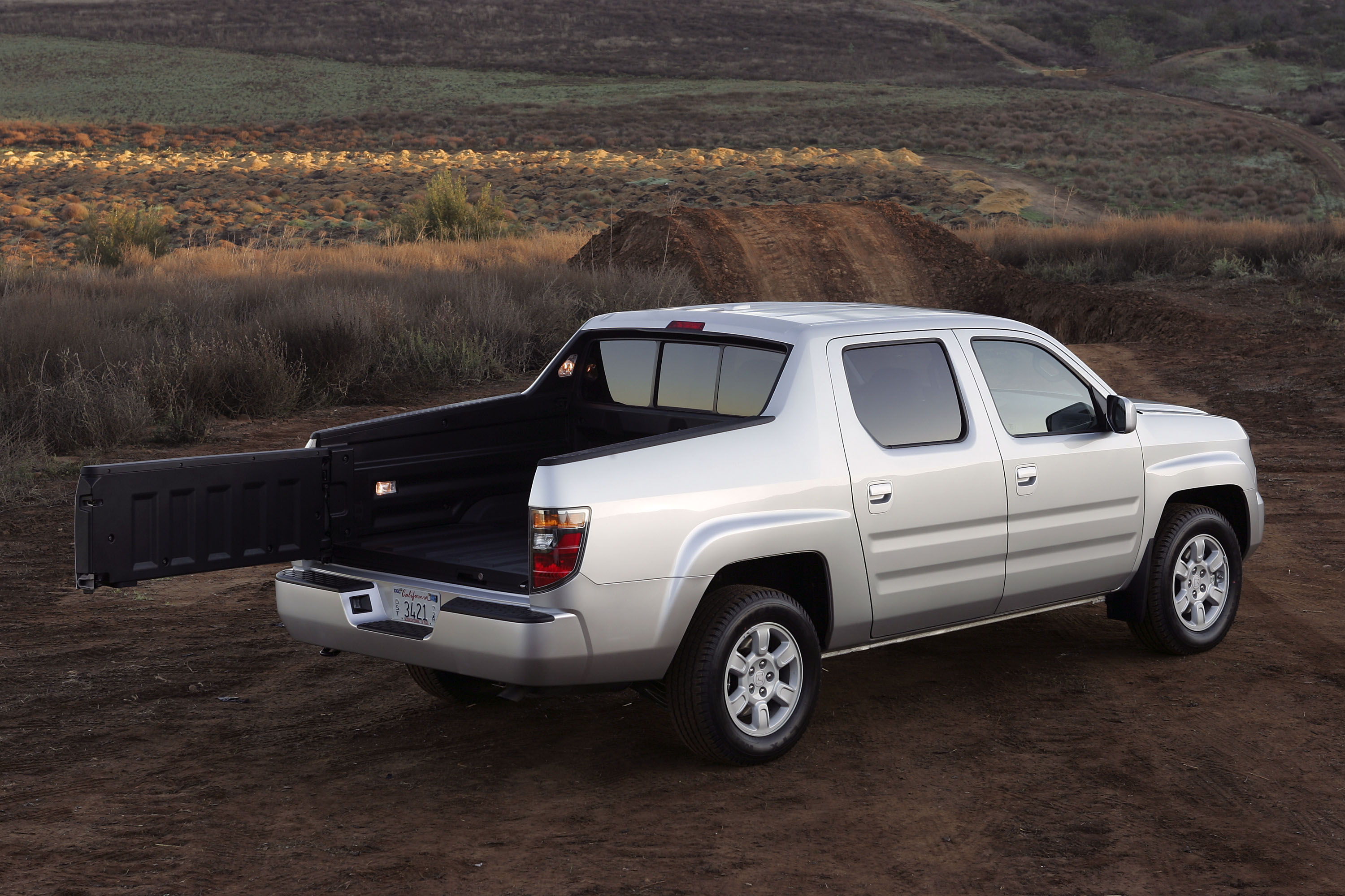 Honda Ridgeline RTL photo #46