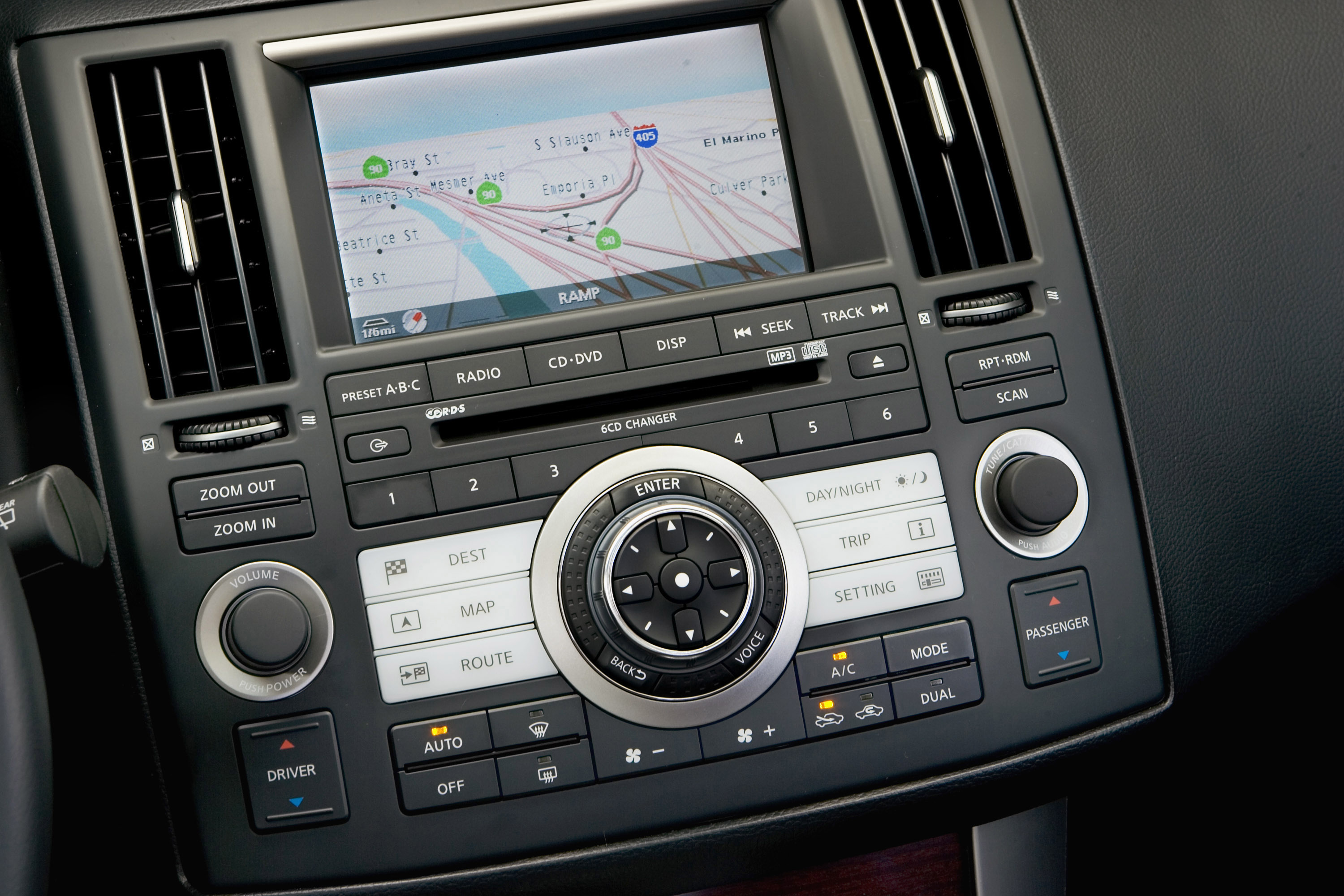Infiniti FX45 photo #21