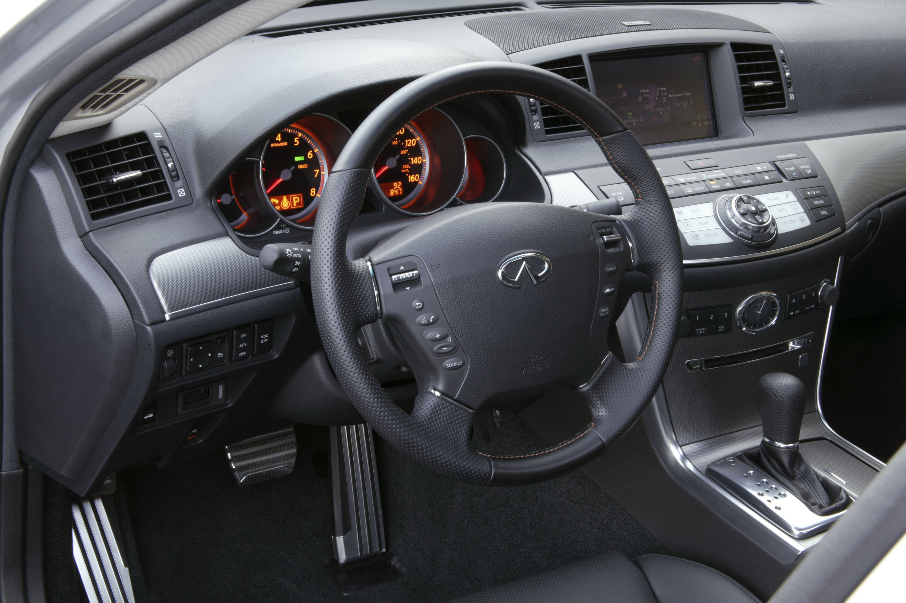 Infiniti M35x photo #21