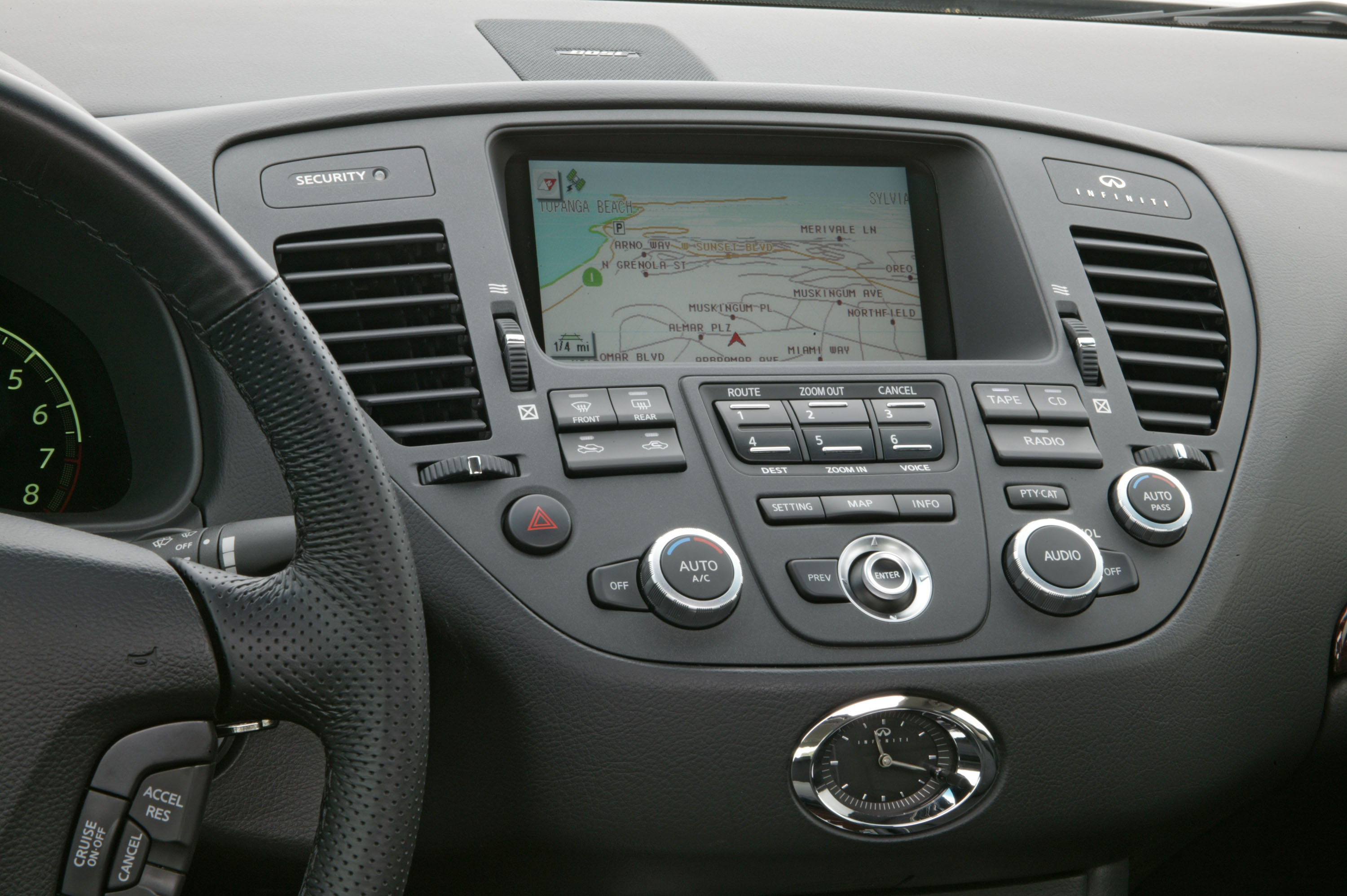 Infiniti Q45 photo #21