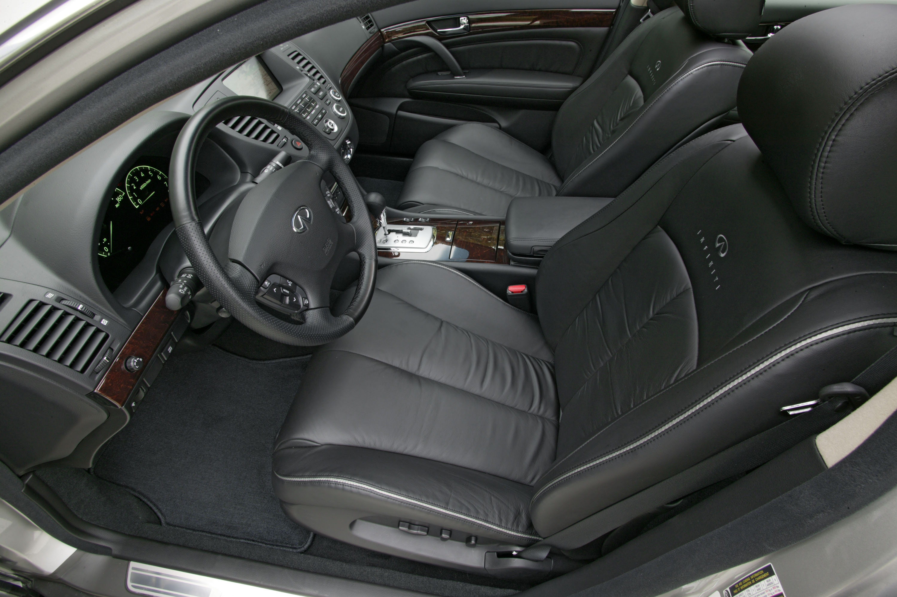 Infiniti Q45 photo #23