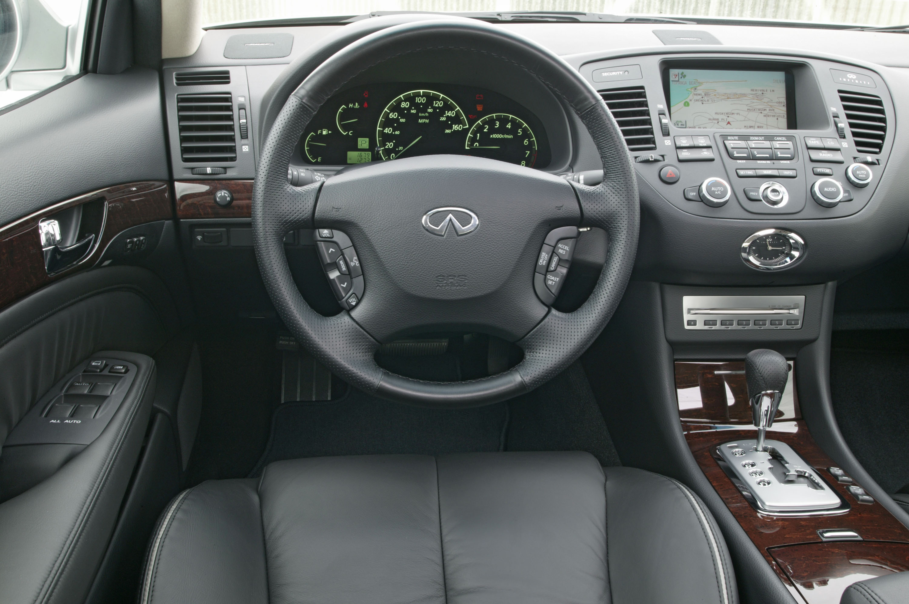 Infiniti Q45 photo #25