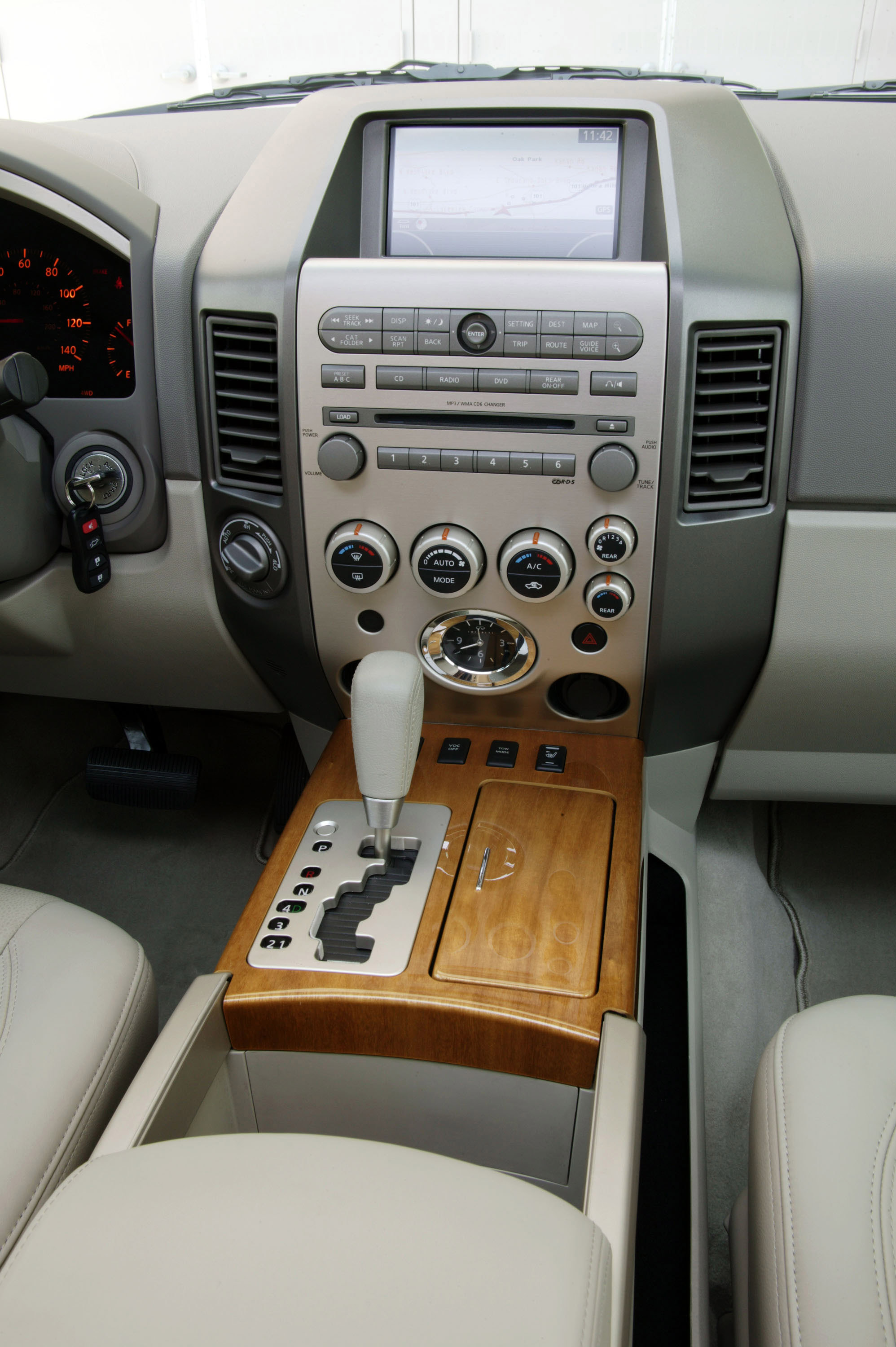 Infiniti QX56 photo #23