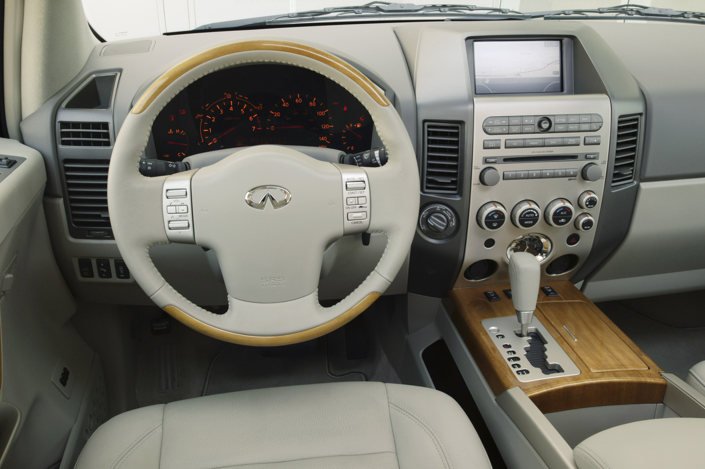 Infiniti QX56 photo #24