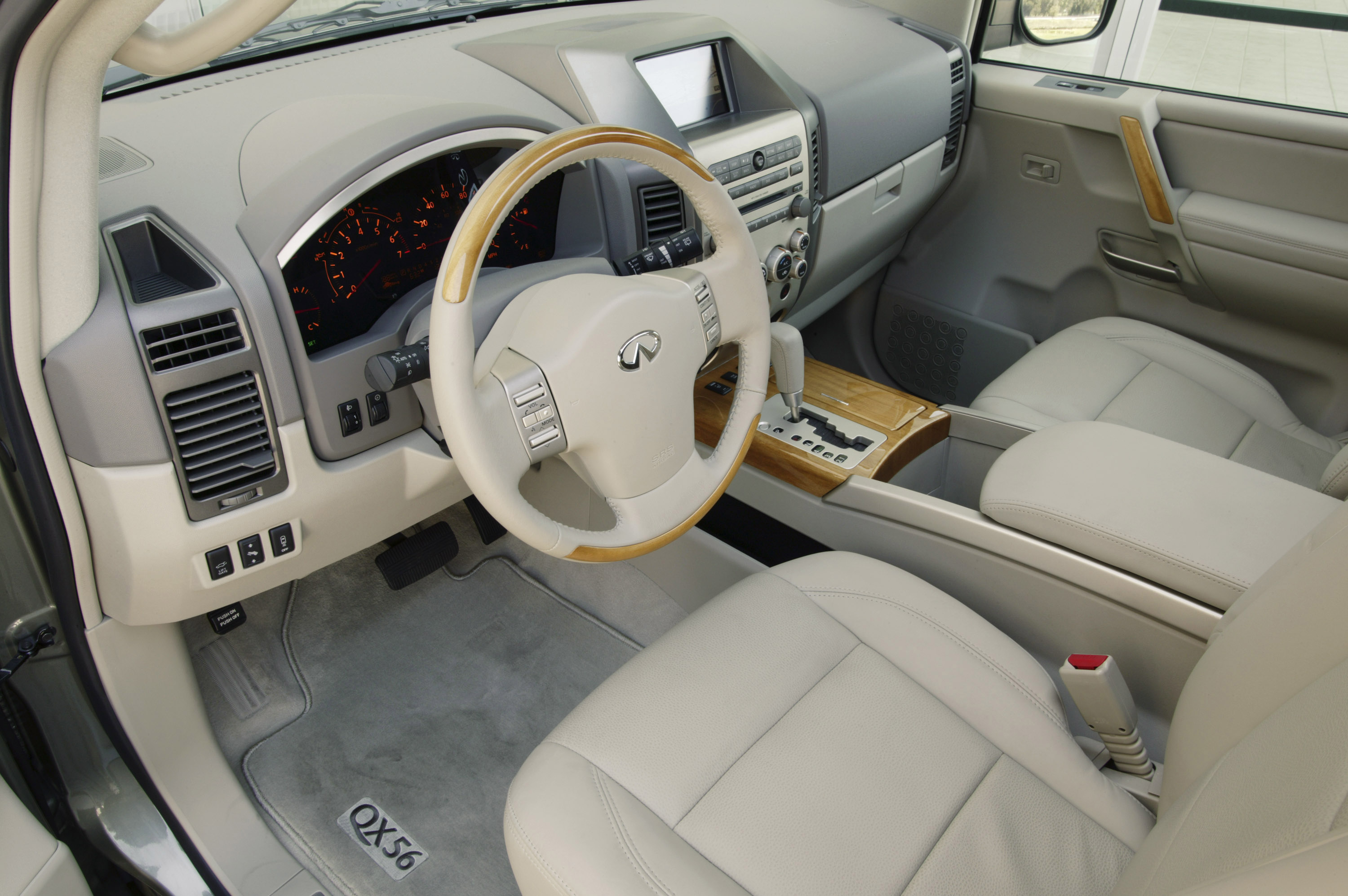Infiniti QX56 photo #25