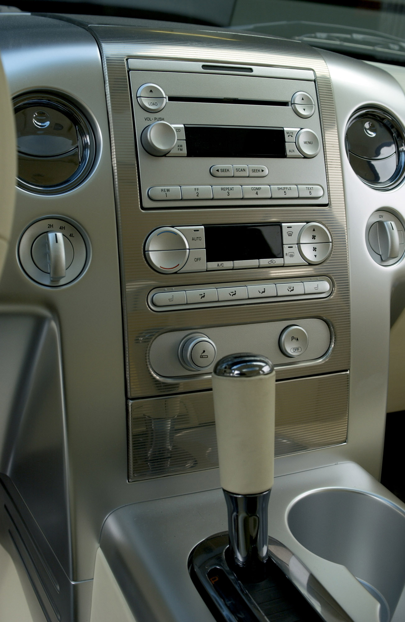 Lincoln Mark LT photo #35