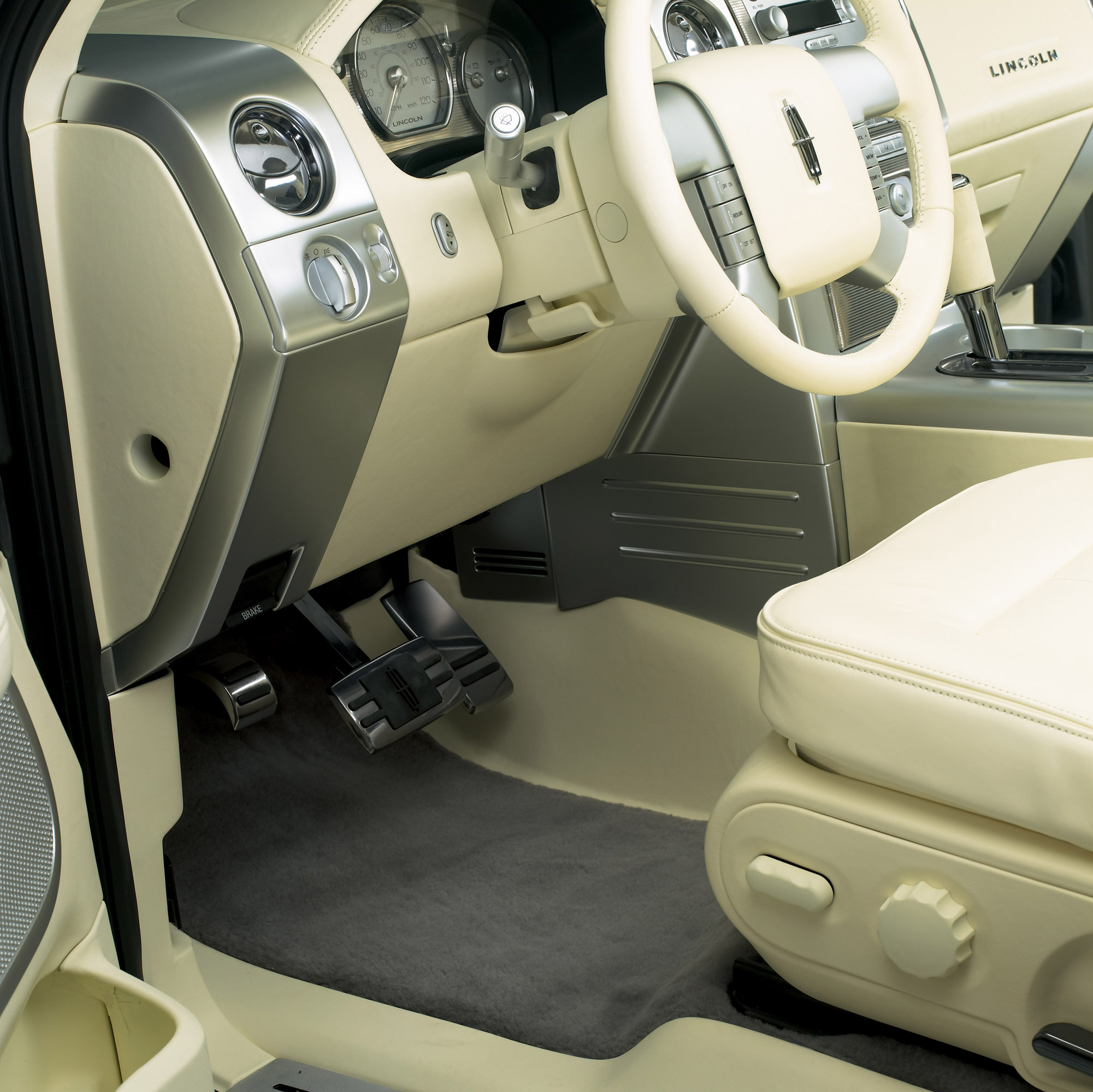 Lincoln Mark LT photo #38