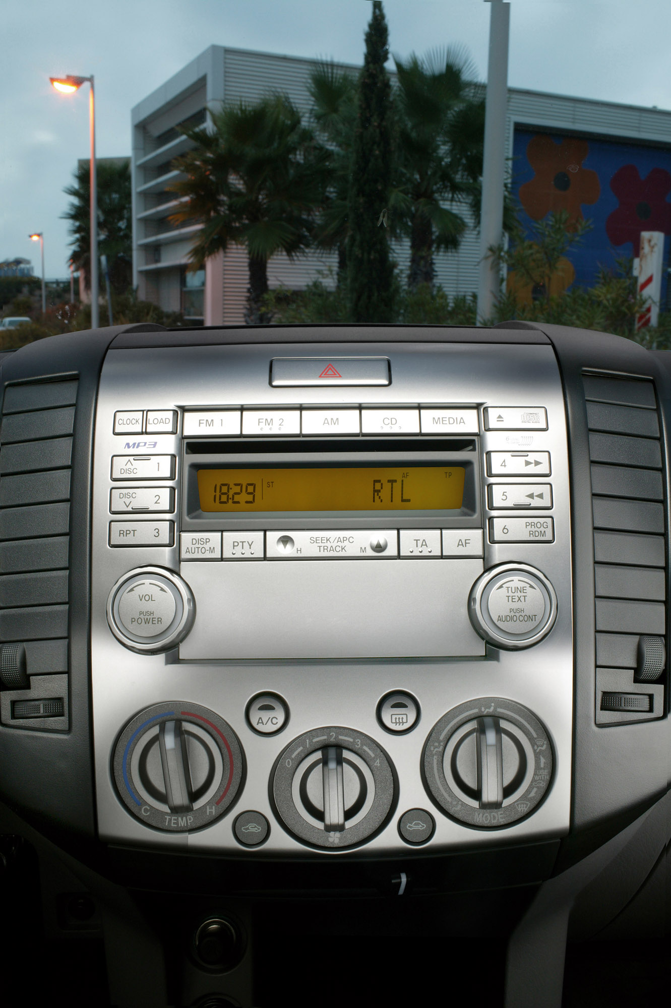 Mazda BT-50 photo #25