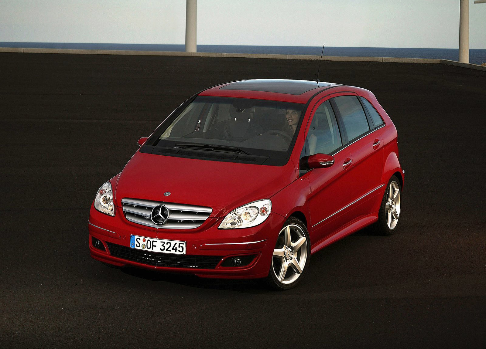 Mercedes-Benz B200 Turbo photo #2