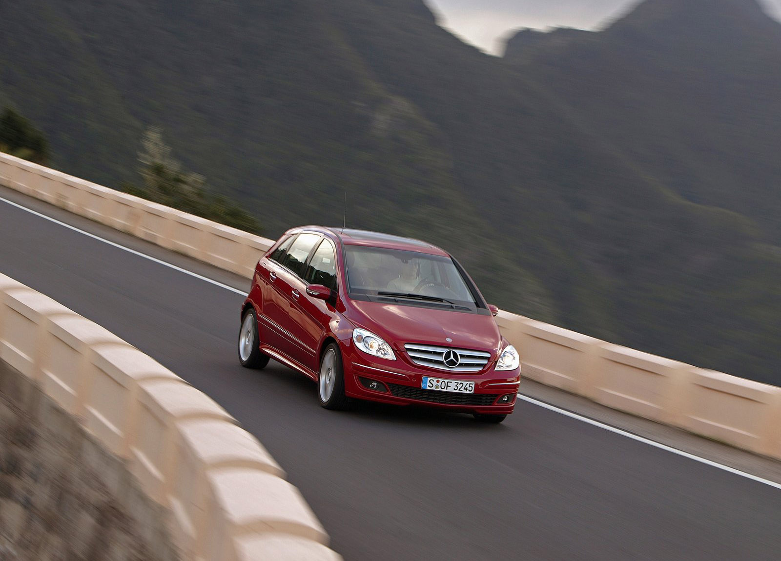Mercedes-Benz B200 Turbo photo #18