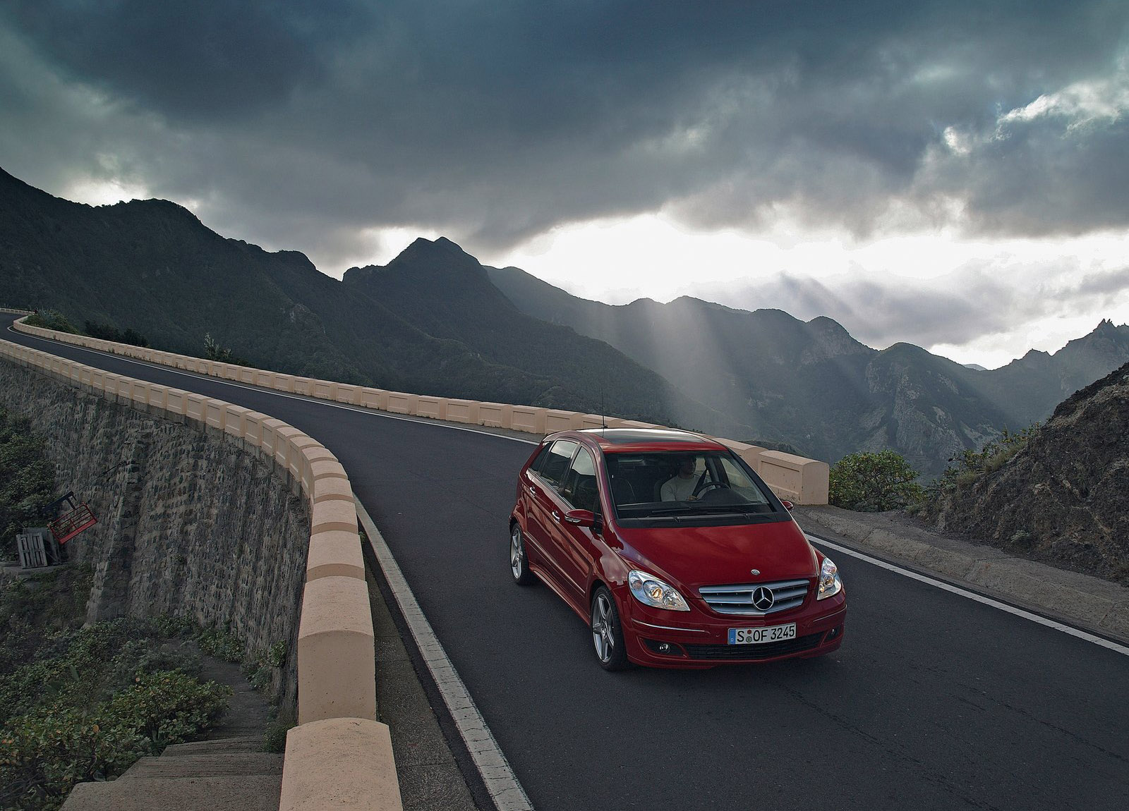 Mercedes-Benz B200 Turbo photo #20