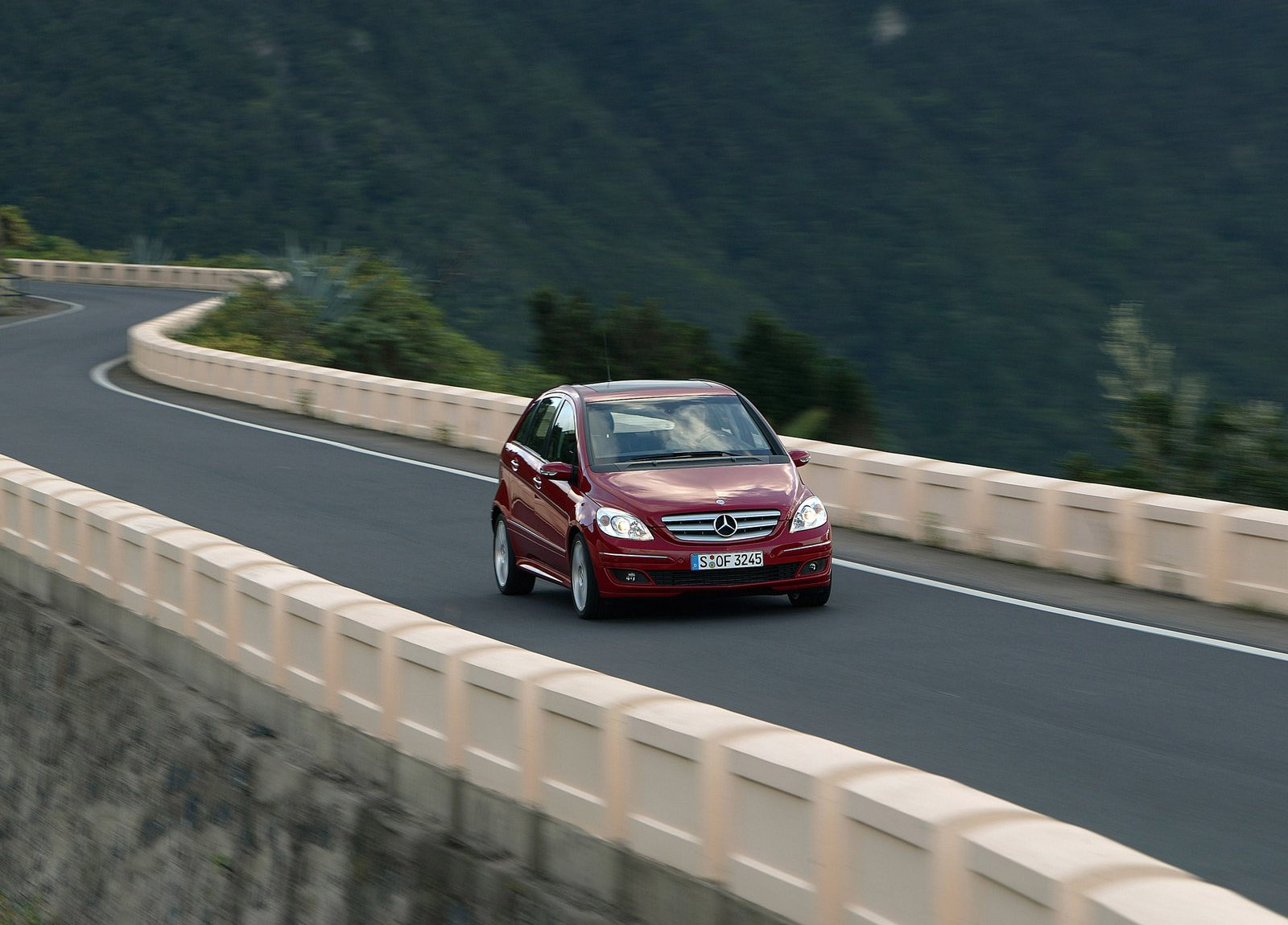 Mercedes-Benz B200 Turbo photo #22