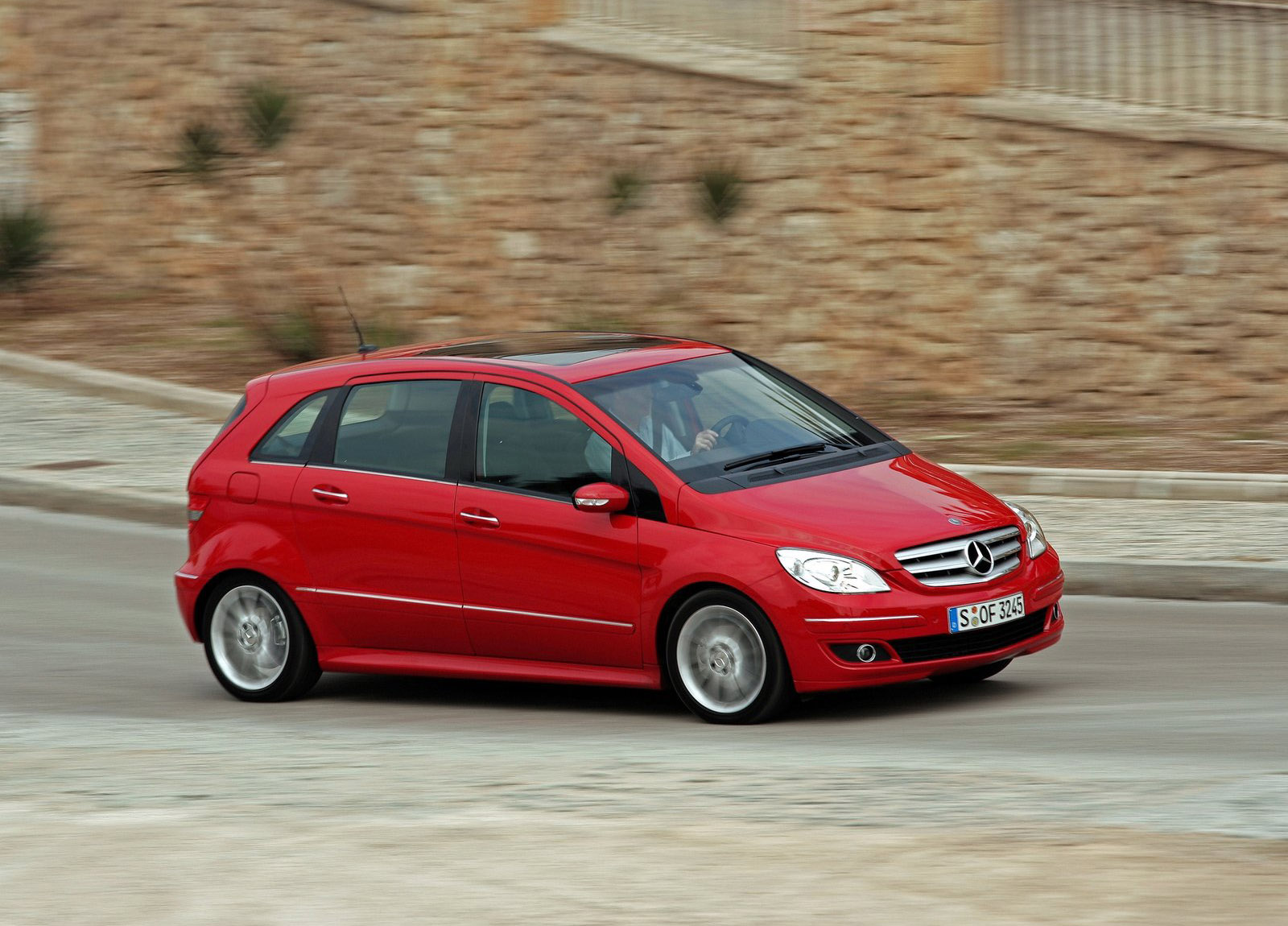 Mercedes-Benz B200 Turbo photo #28