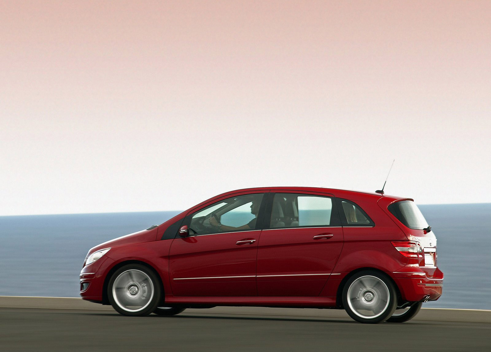 Mercedes-Benz B200 Turbo photo #36