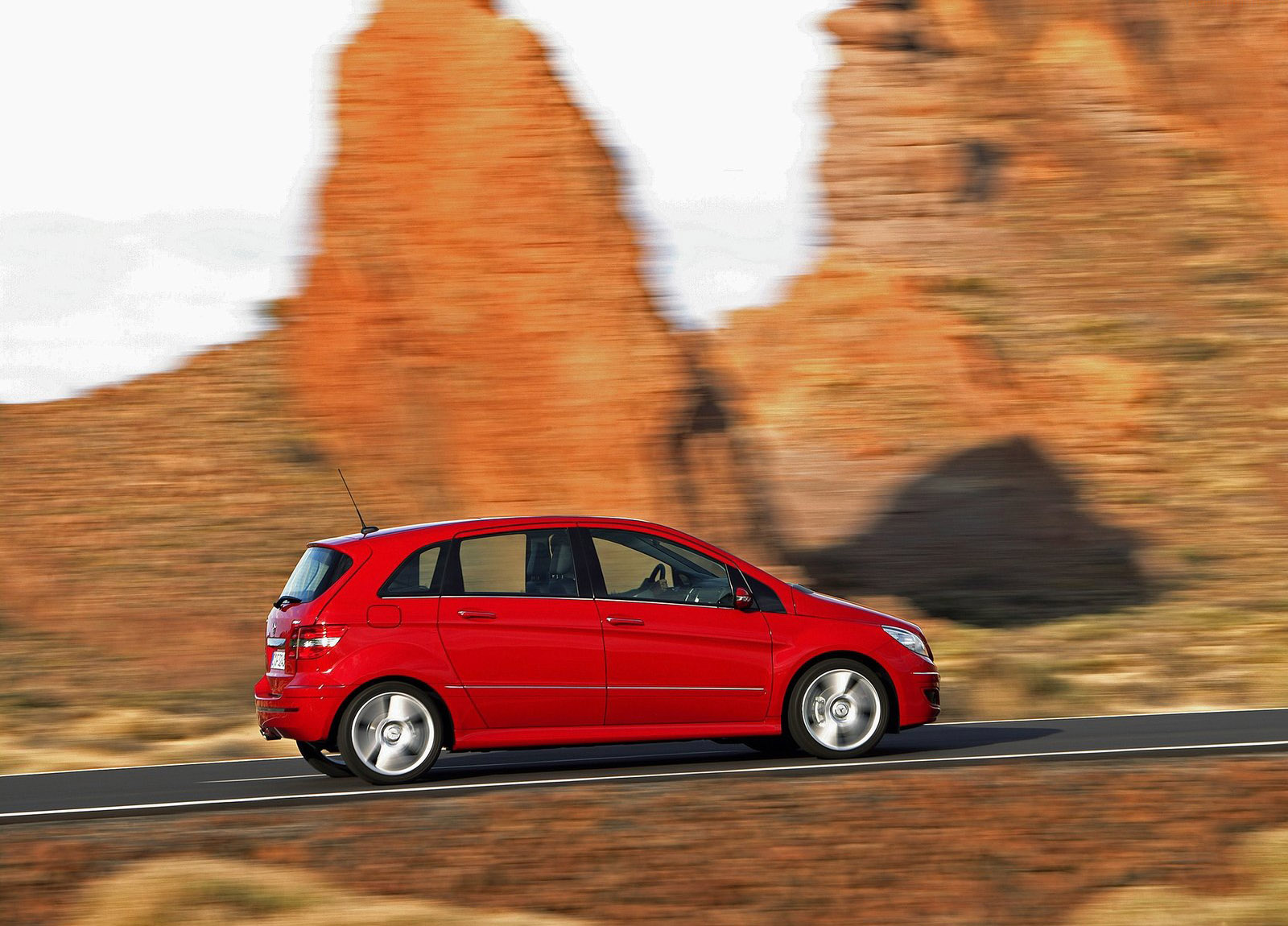 Mercedes-Benz B200 Turbo photo #47