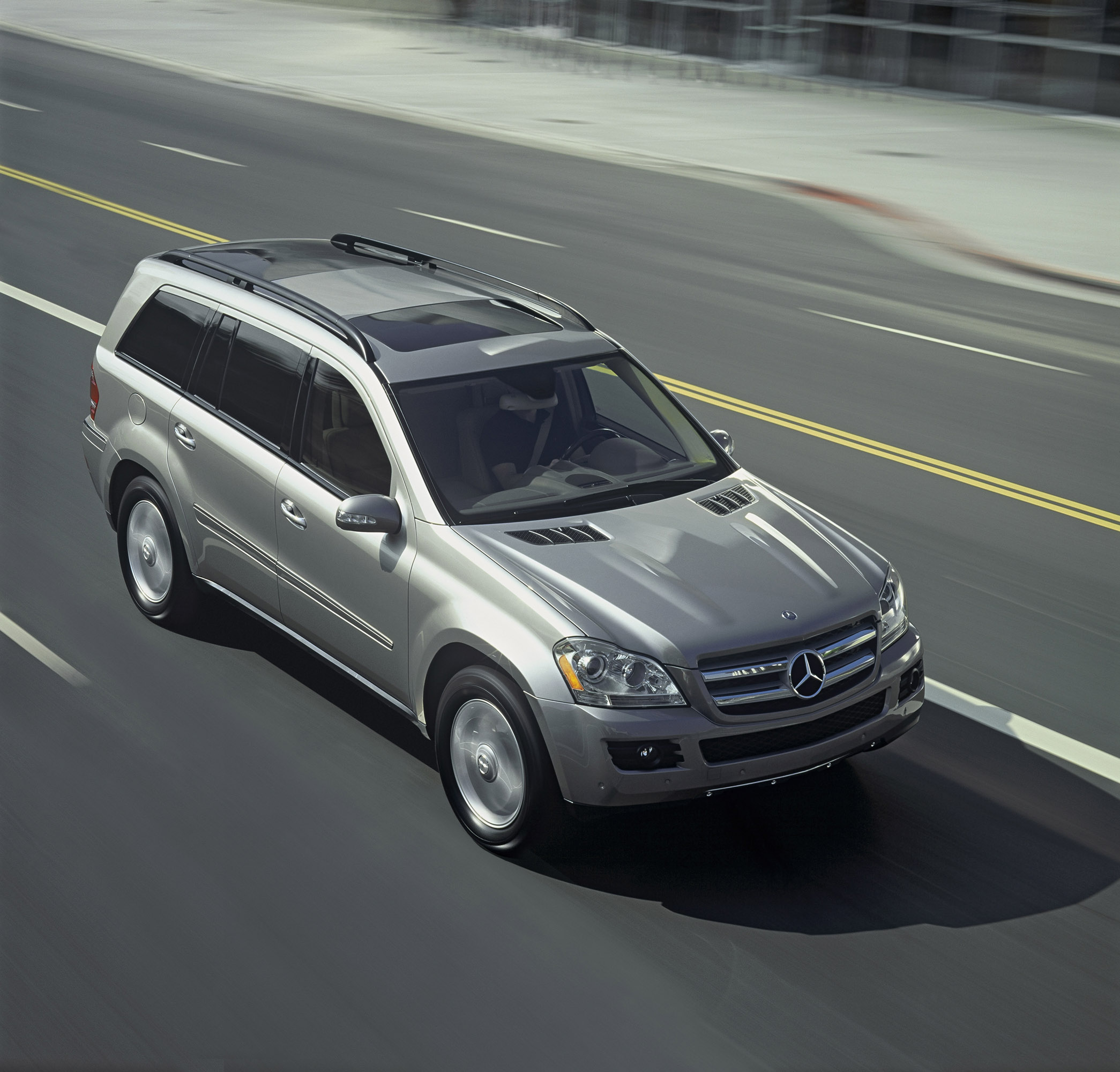 Mercedes-Benz GL-Class photo #28