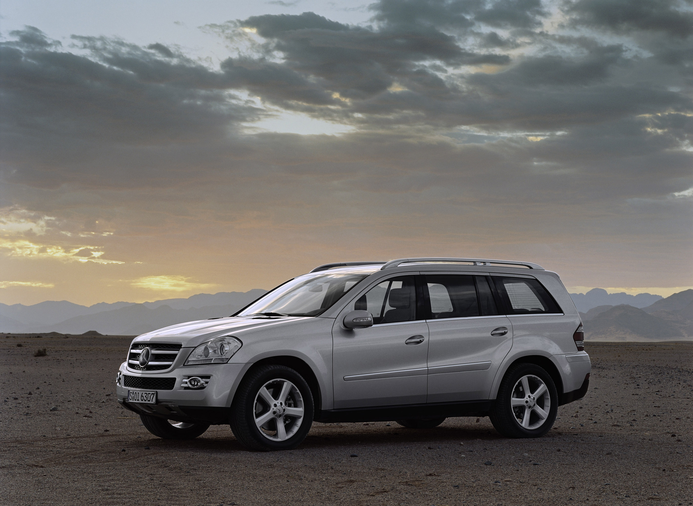 Mercedes-Benz GL-Class photo #51