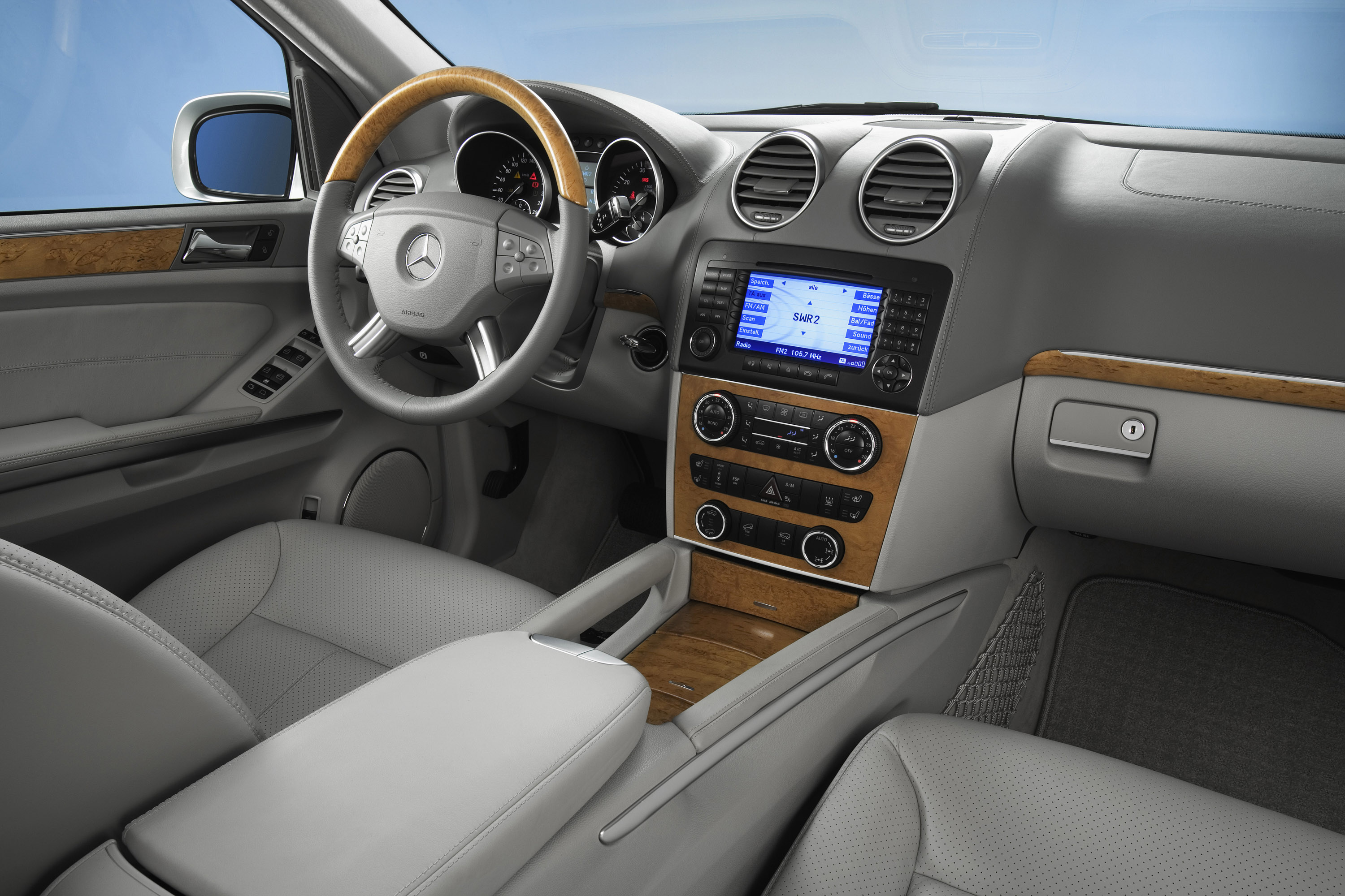 Mercedes-Benz GL-Class photo #69