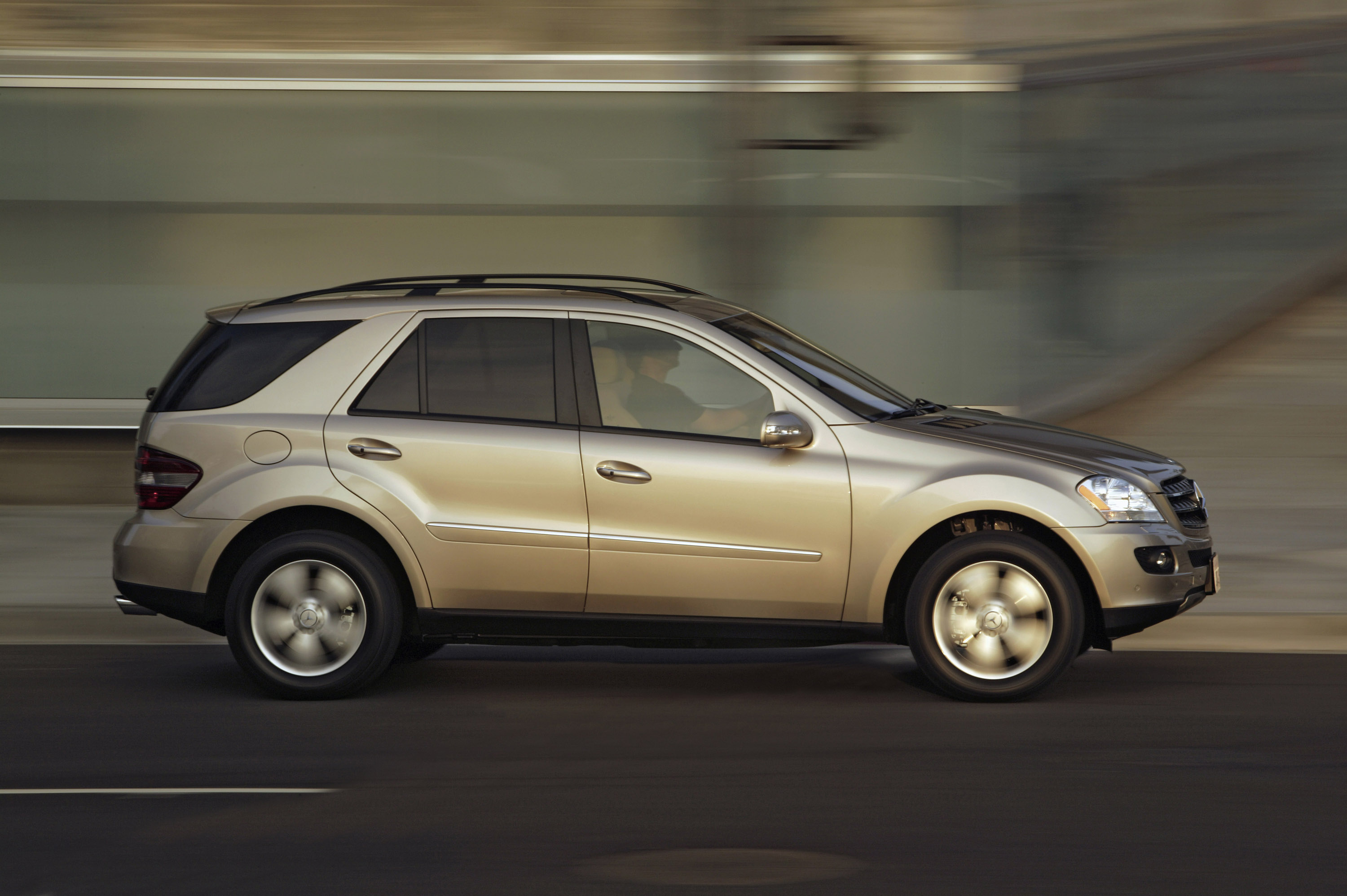 Mercedes-Benz ML500 photo #19