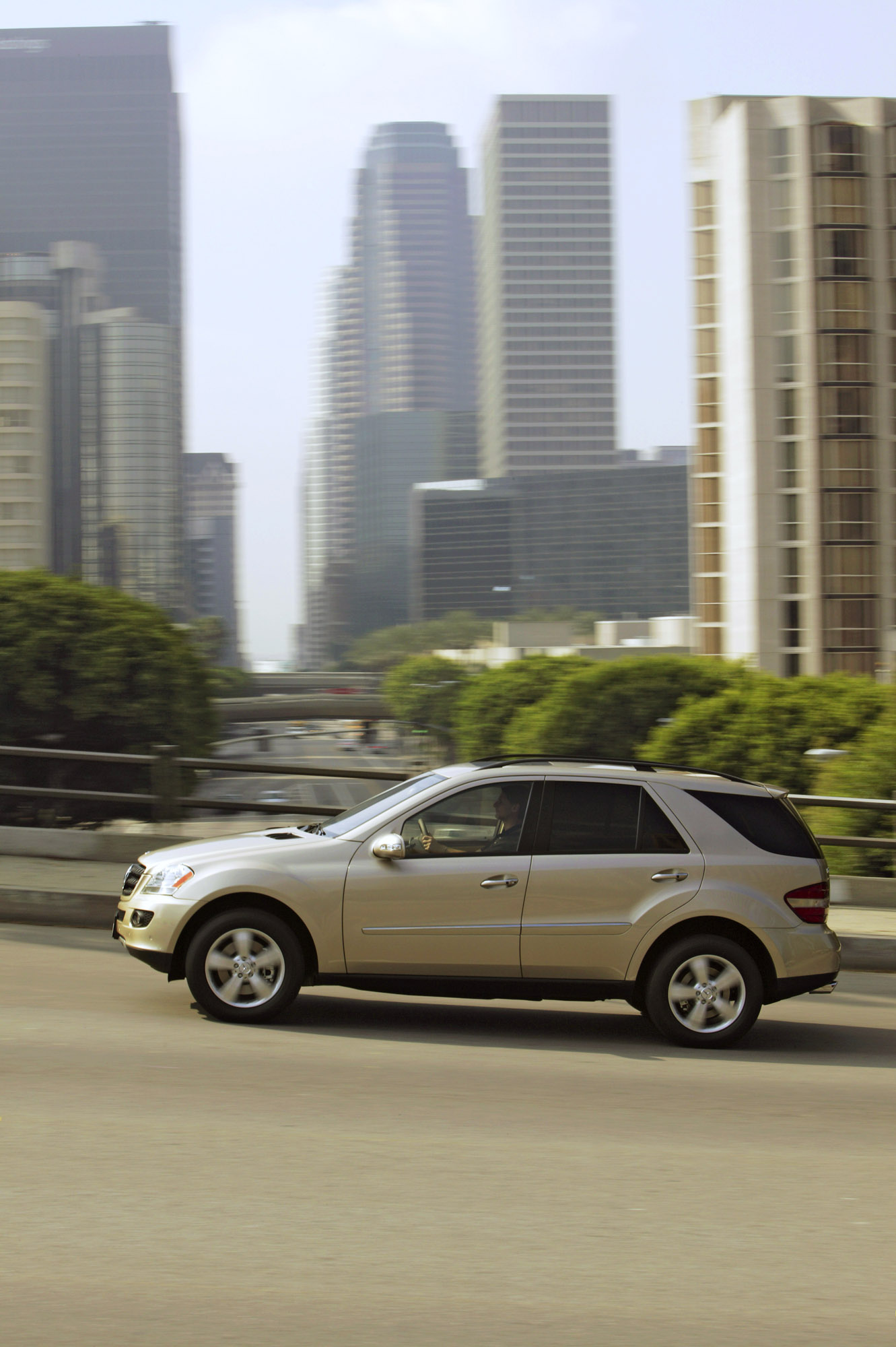 Mercedes-Benz ML500 photo #24