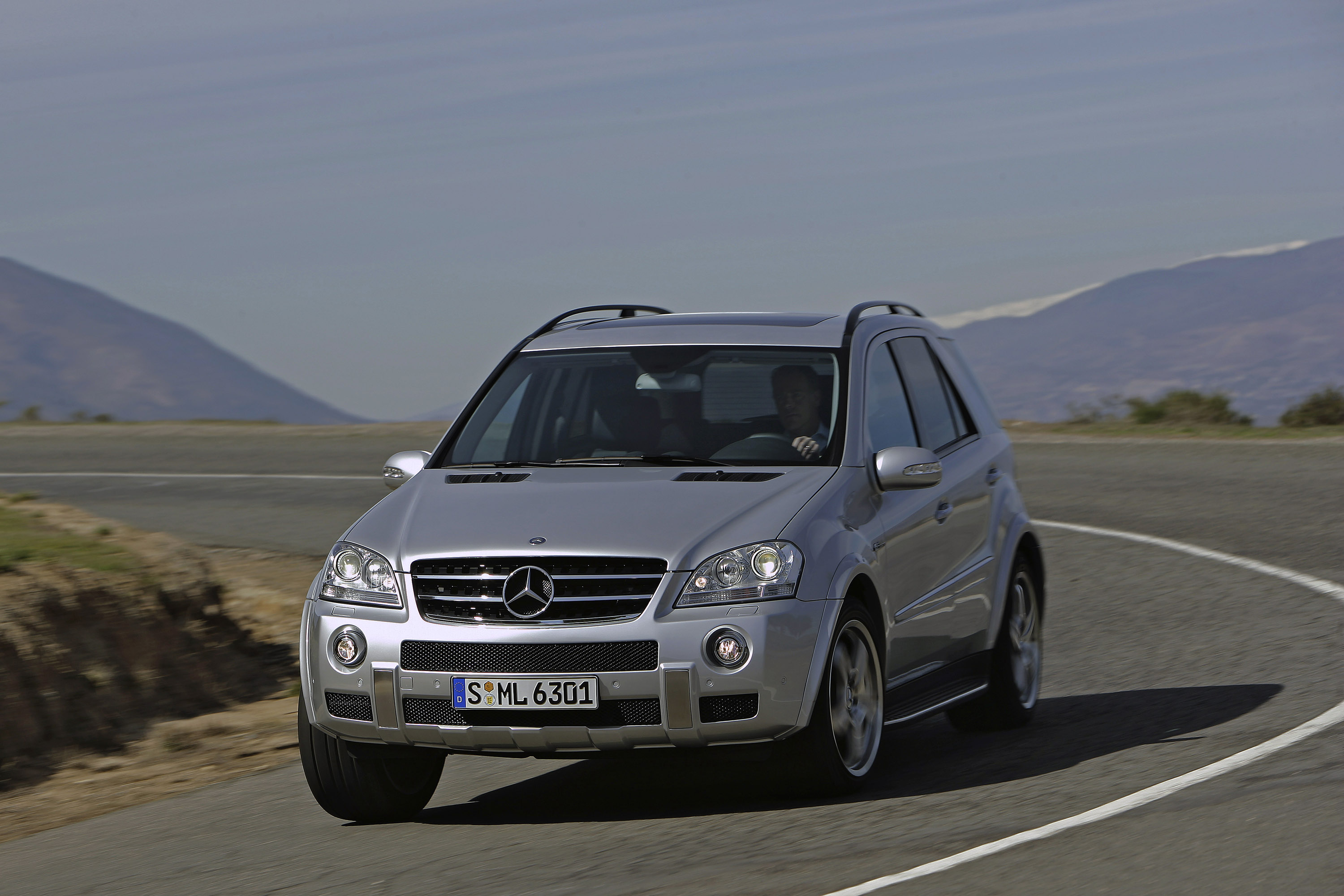 Mercedes-Benz ML63 AMG photo #4