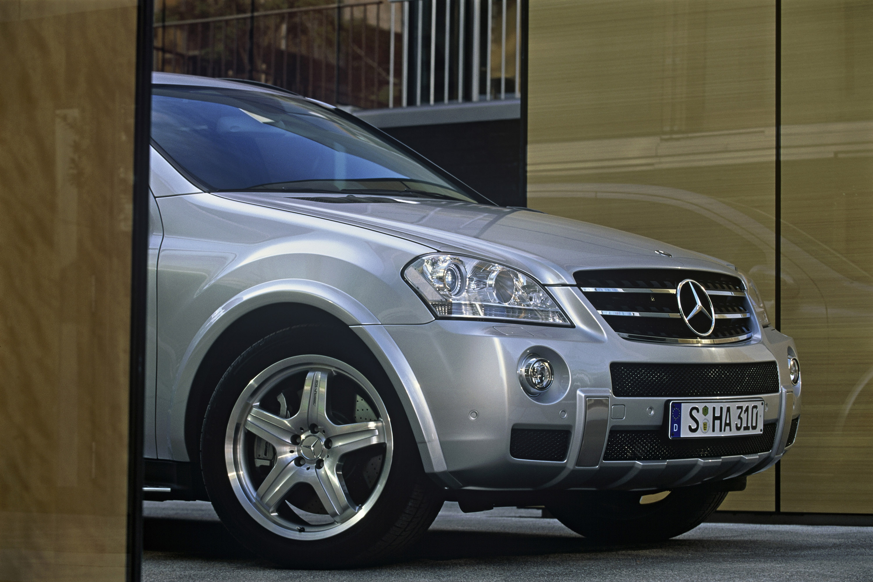 Mercedes-Benz ML63 AMG photo #37