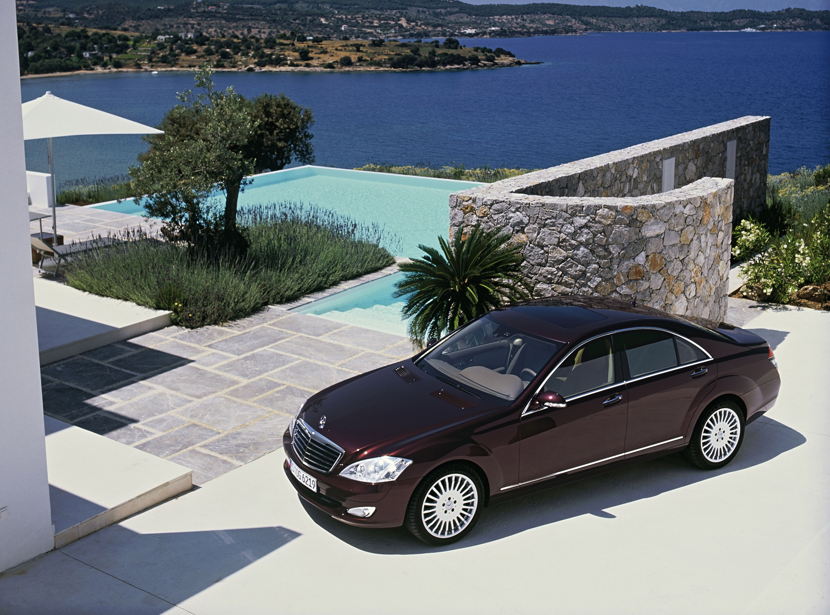 Mercedes-Benz S-Class photo #16