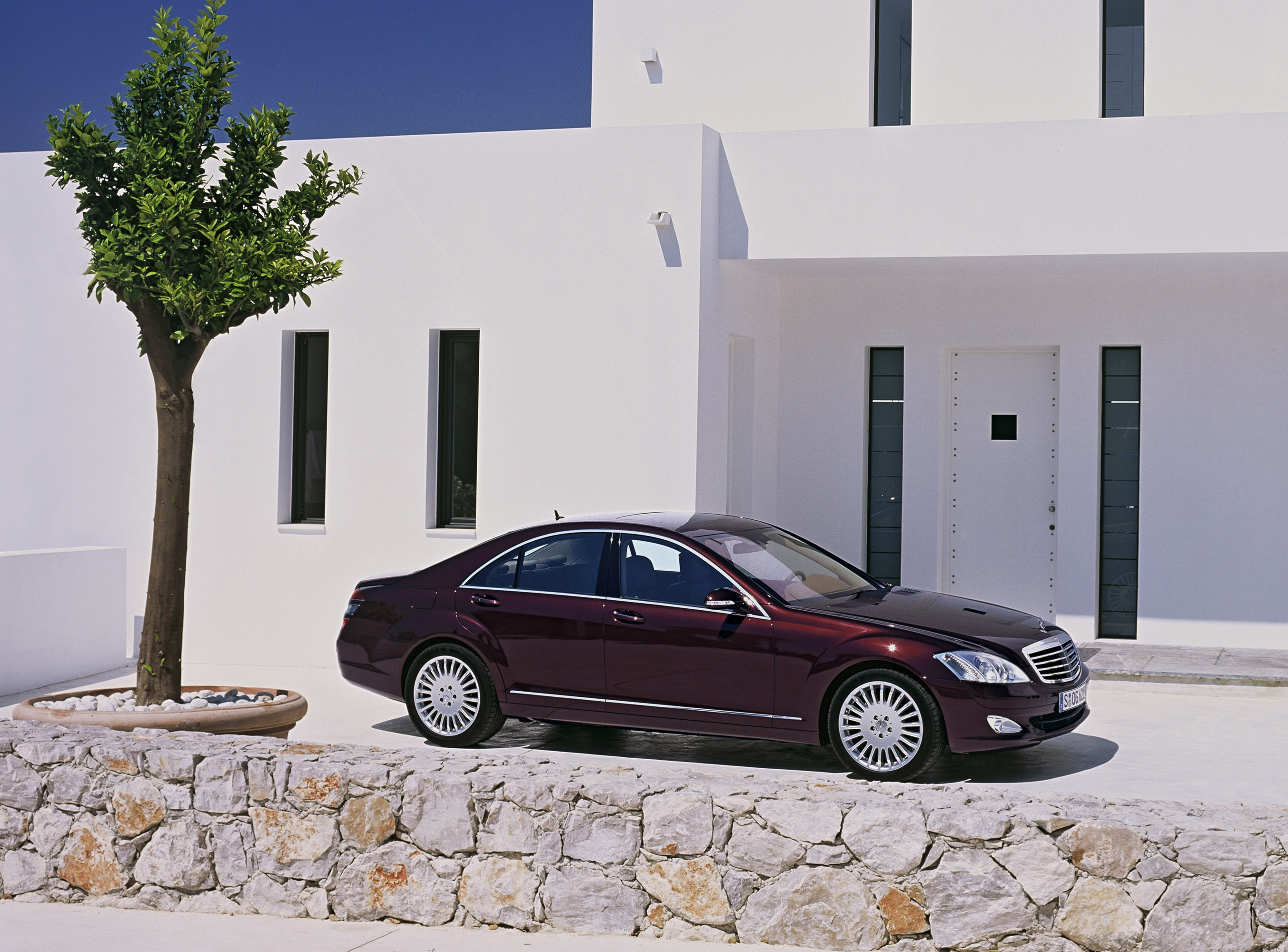 Mercedes-Benz S-Class photo #17