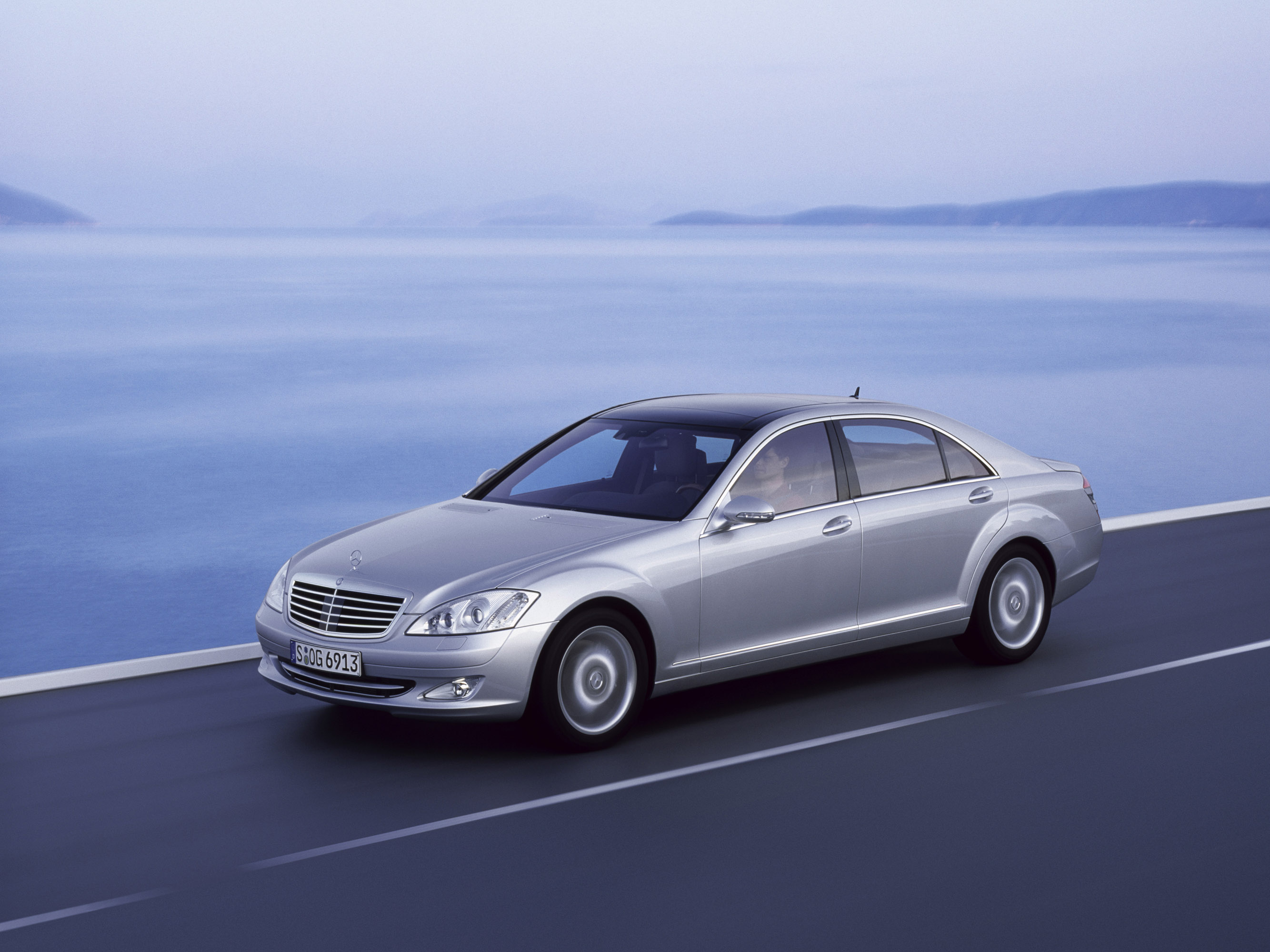 Mercedes-Benz S-Class photo #18