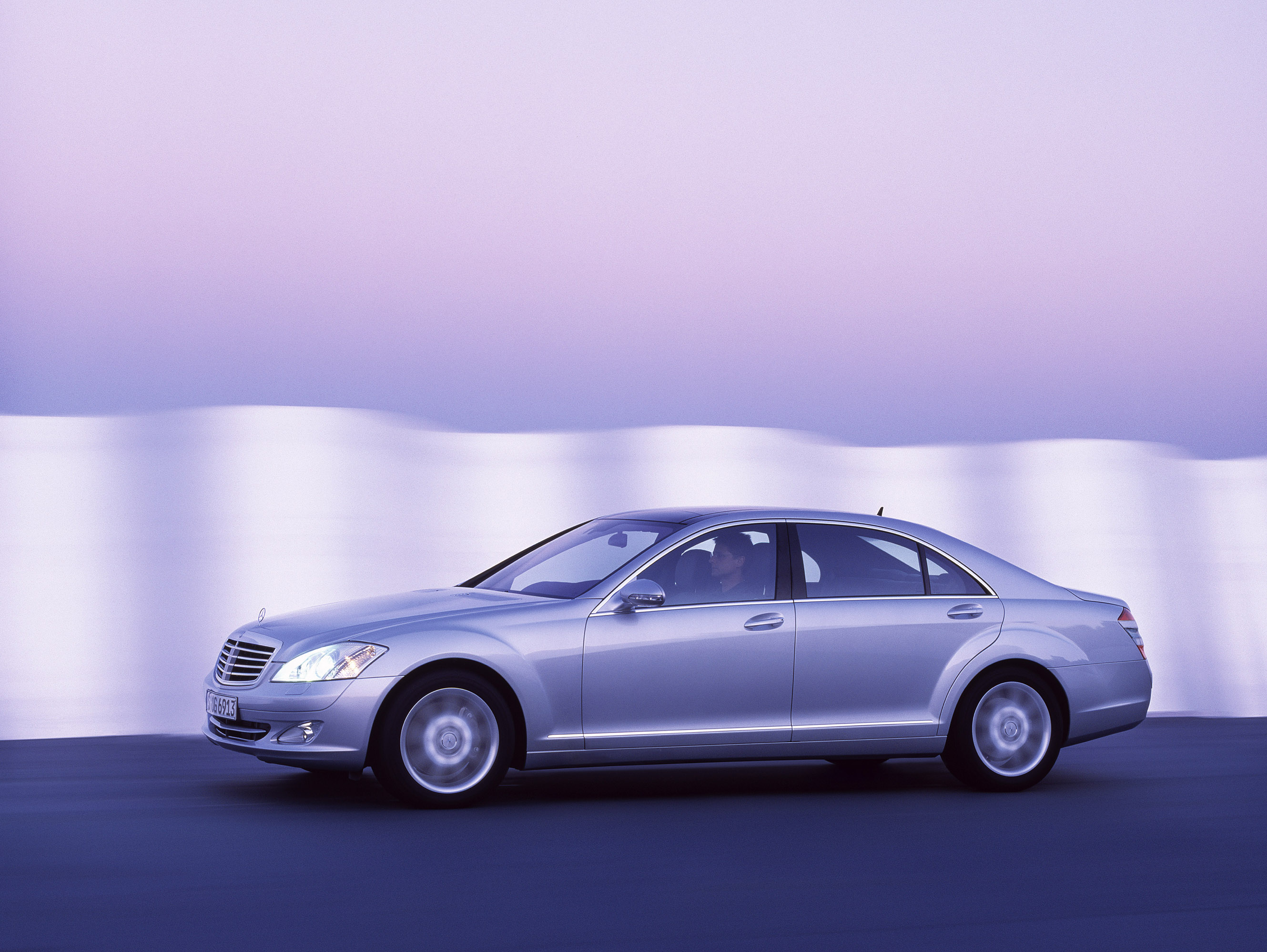 Mercedes-Benz S-Class photo #19