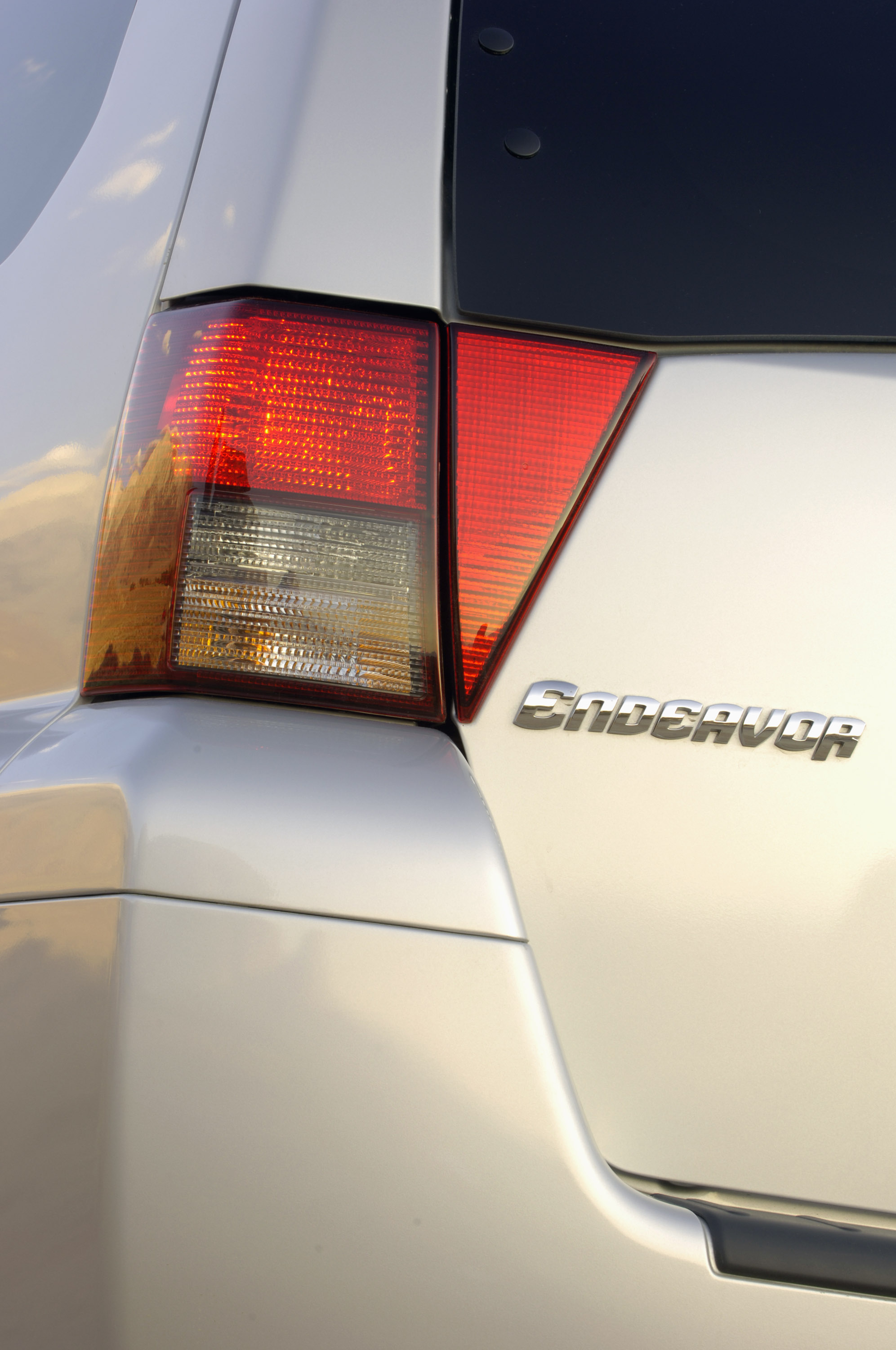 Mitsubishi Endeavor photo #21