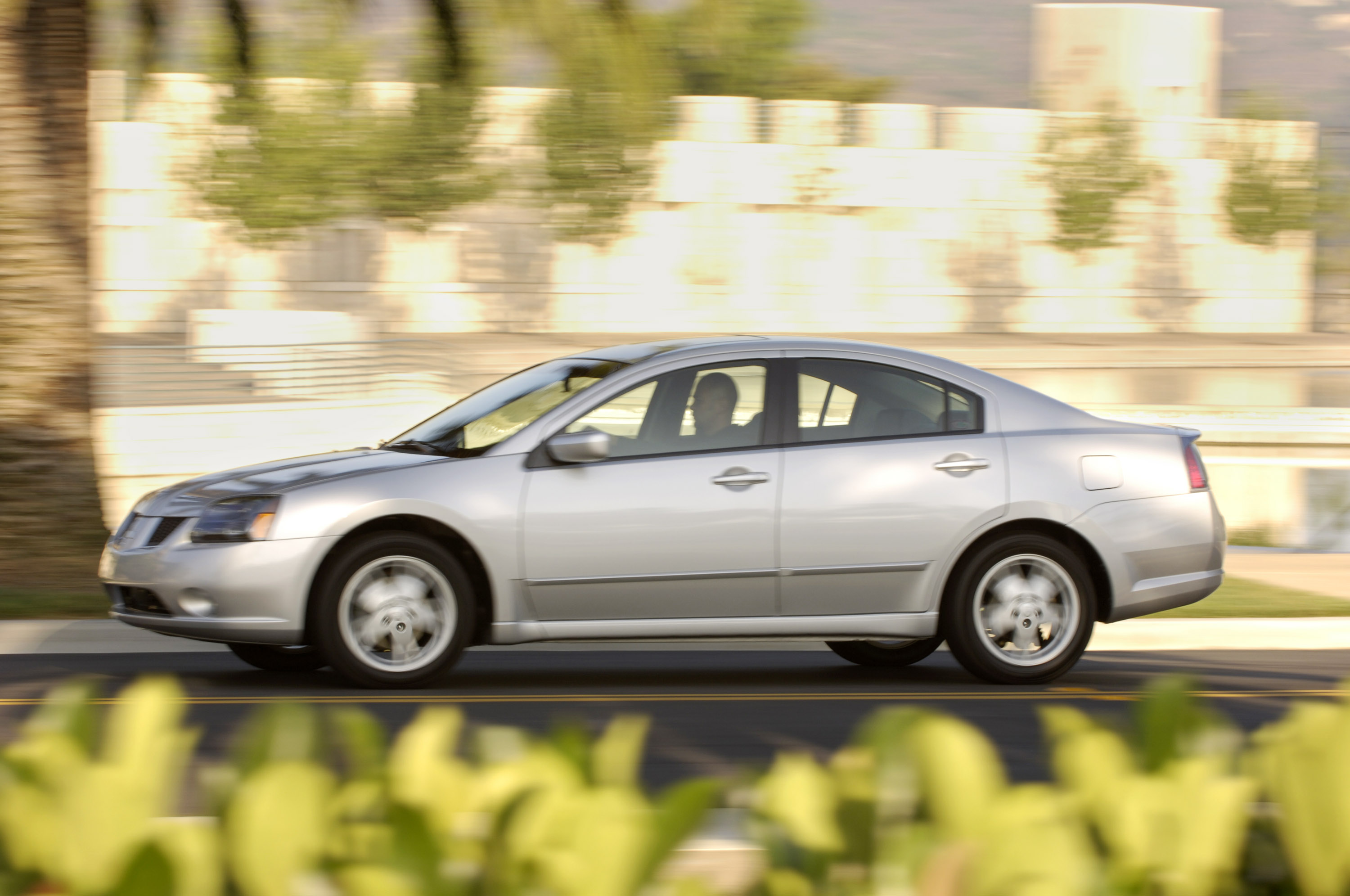 Mitsubishi Galant photo #7