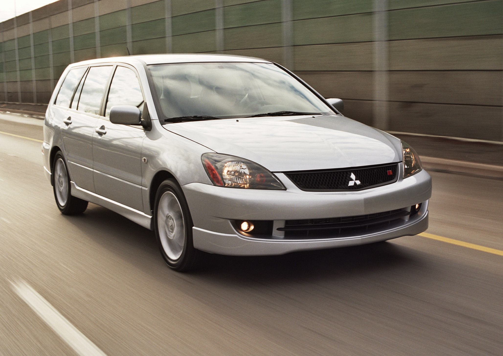 Mitsubishi Lancer Sportback photo #1