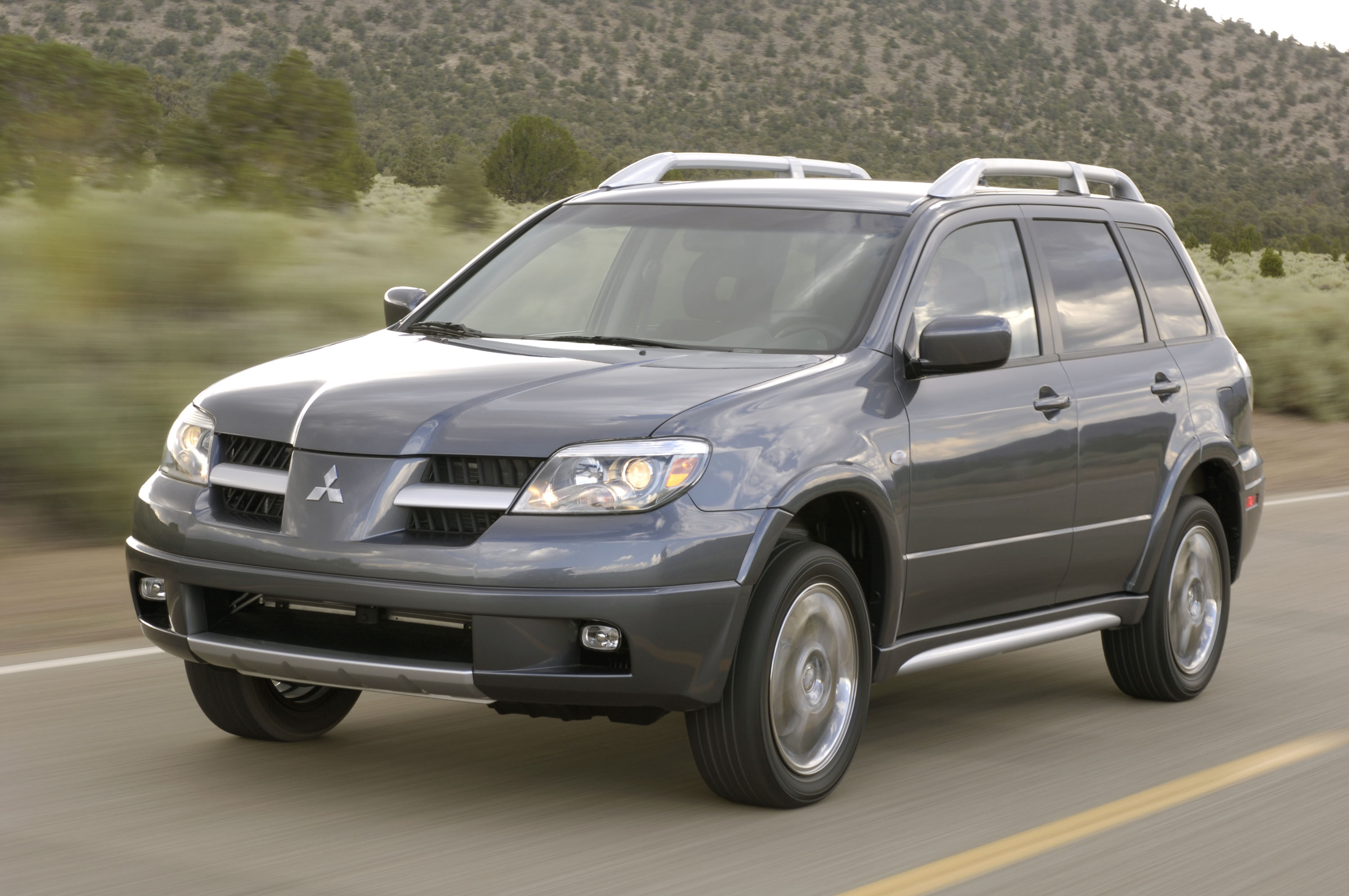 Mitsubishi Outlander photo #2