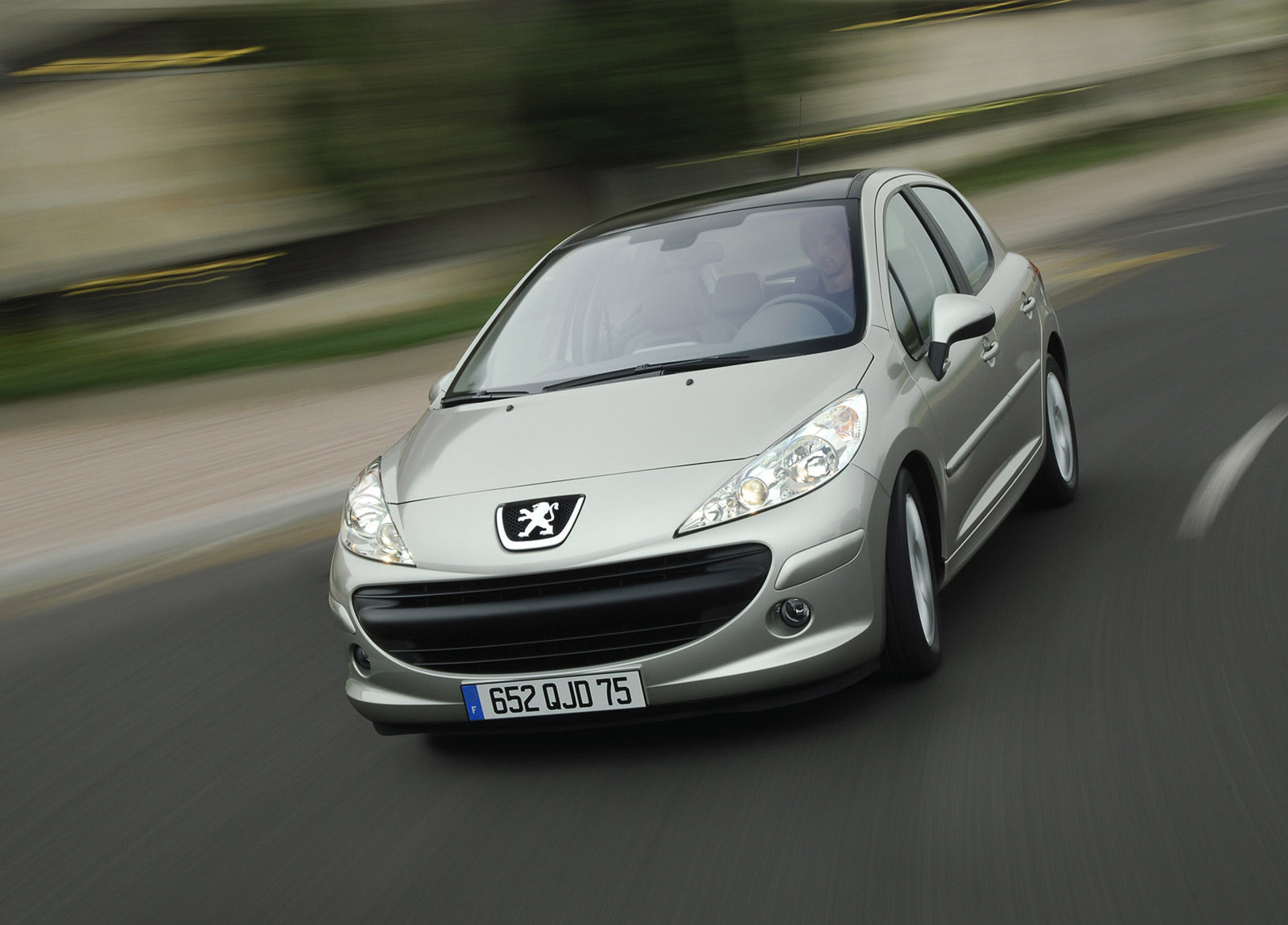 Peugeot 207 photo #2