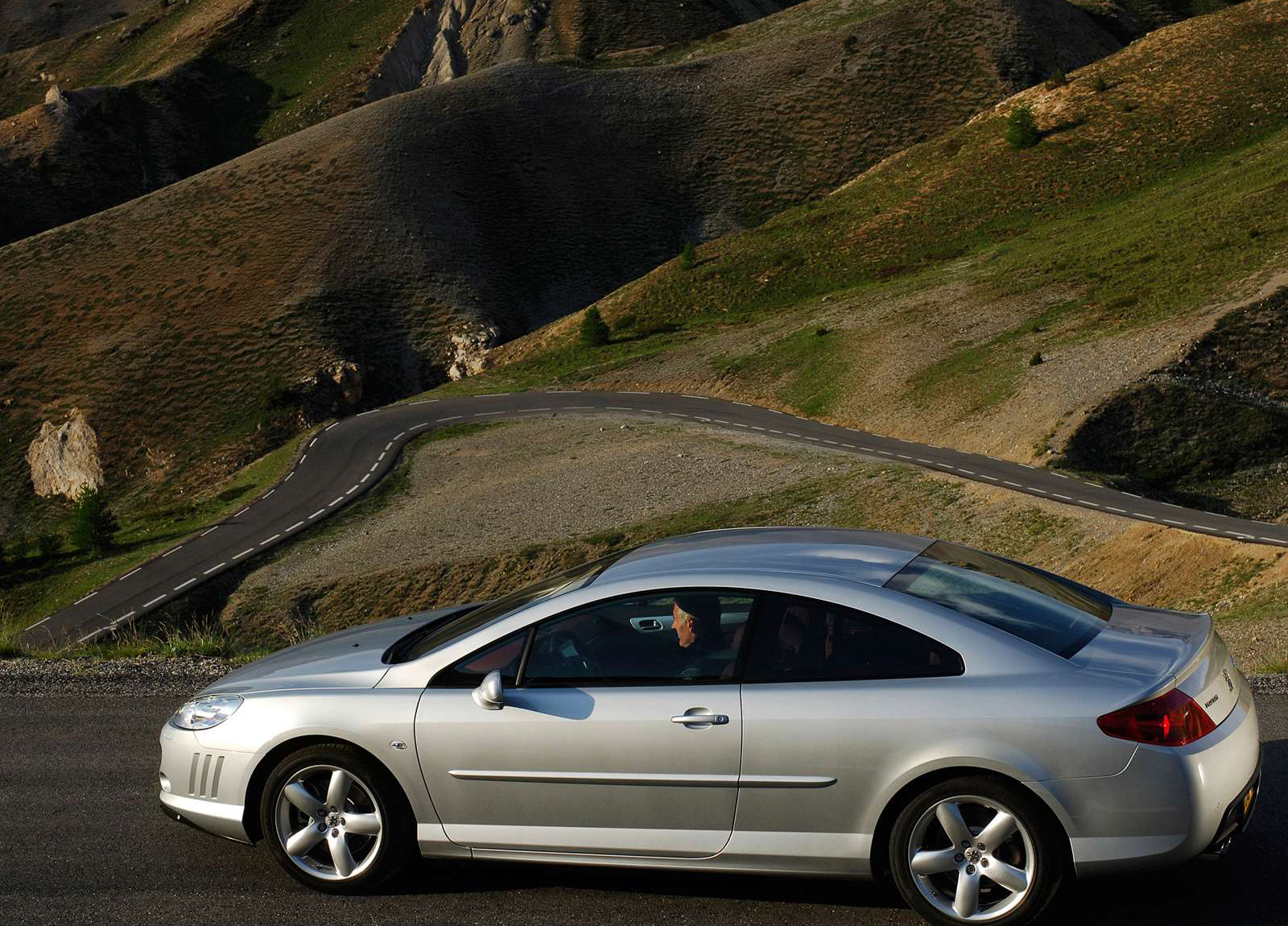 Peugeot 407 Coupe photo #23