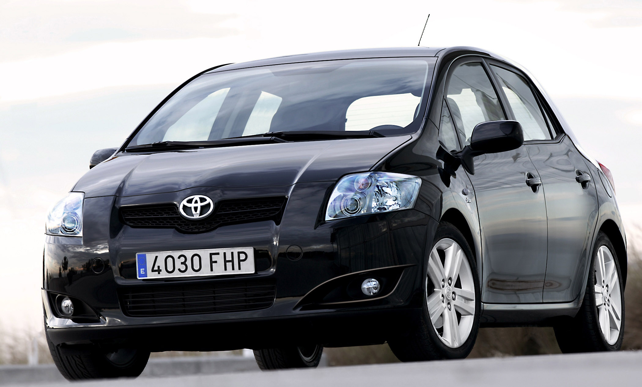 Toyota Auris photo #1