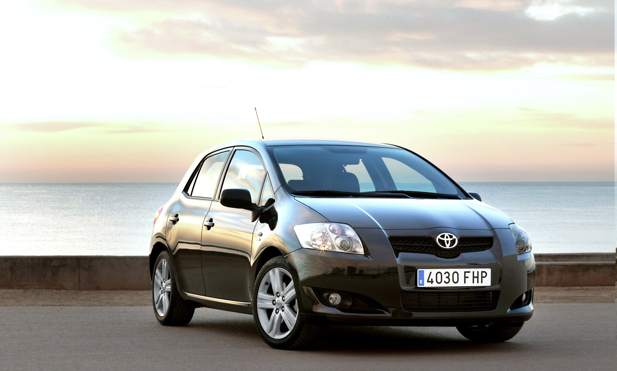 Toyota Auris photo #2