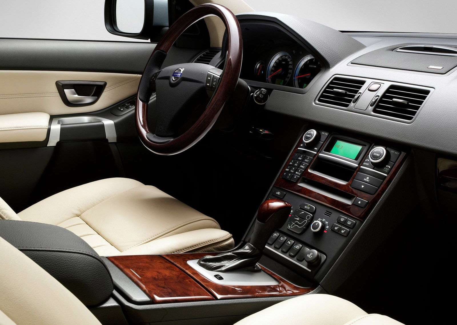 Volvo XC90 photo #24