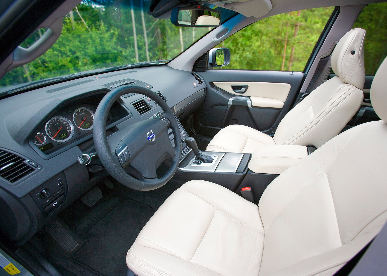 Volvo XC90 photo #25