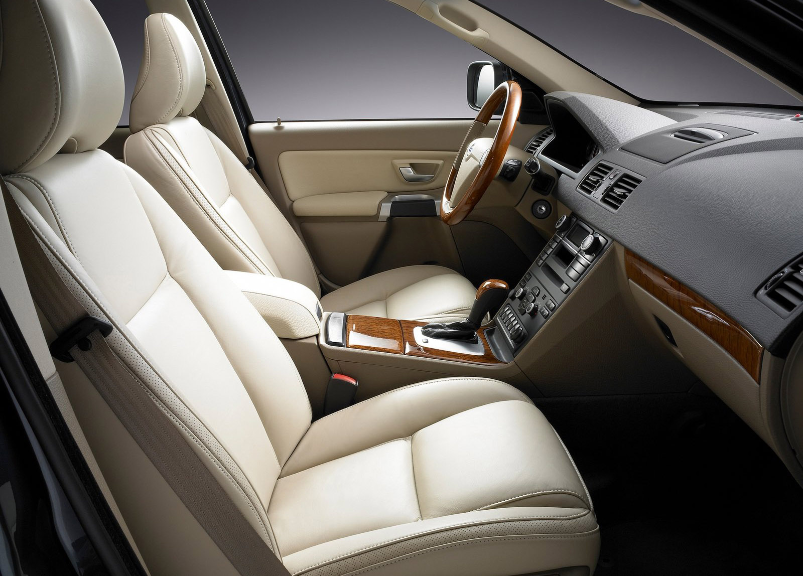 Volvo XC90 photo #26