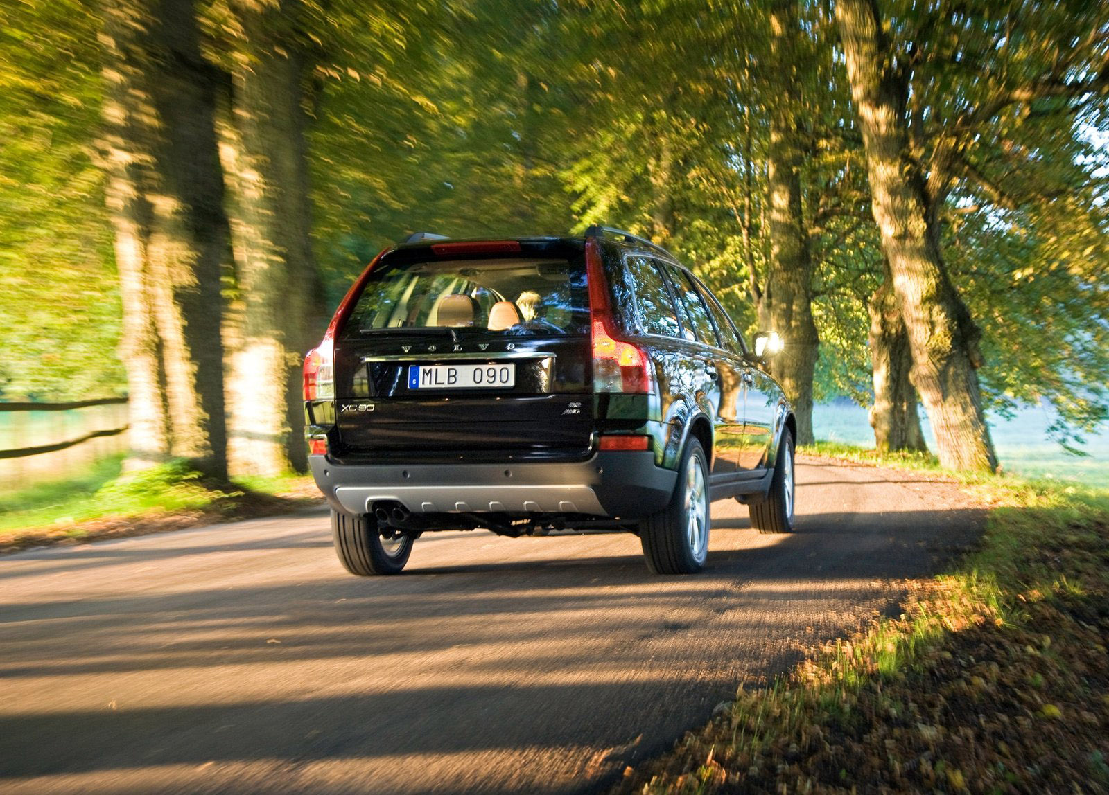 Volvo XC90 photo #38